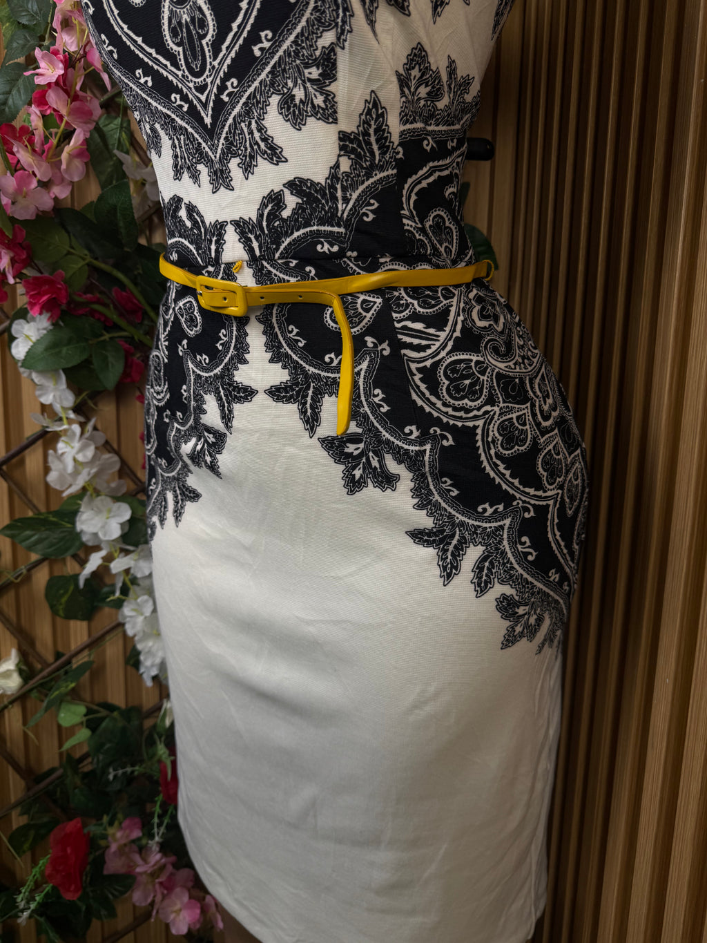Robe droite sans manches décollectuée - Perluna Store