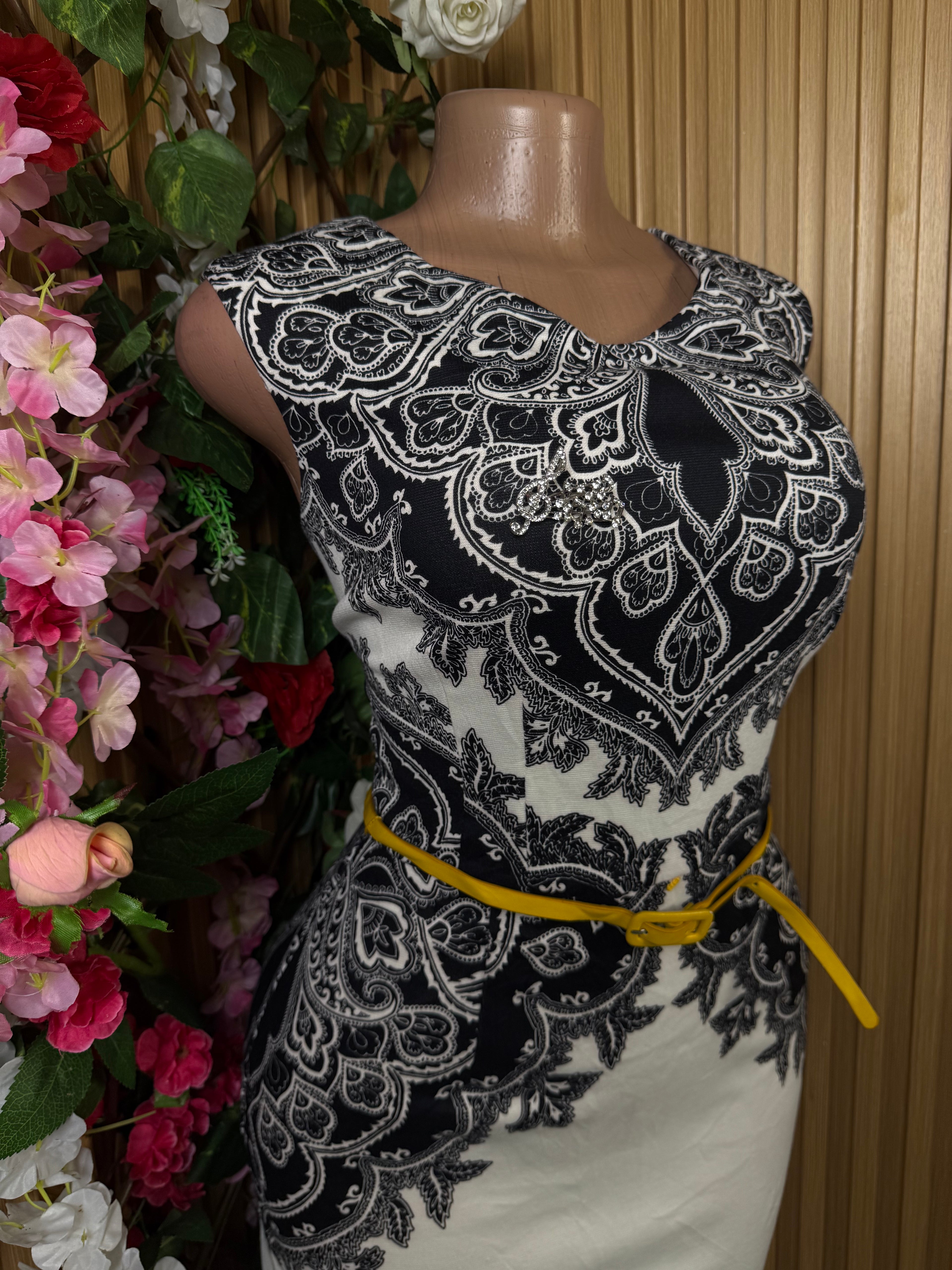 Robe droite sans manches décollectuée - Perluna Store