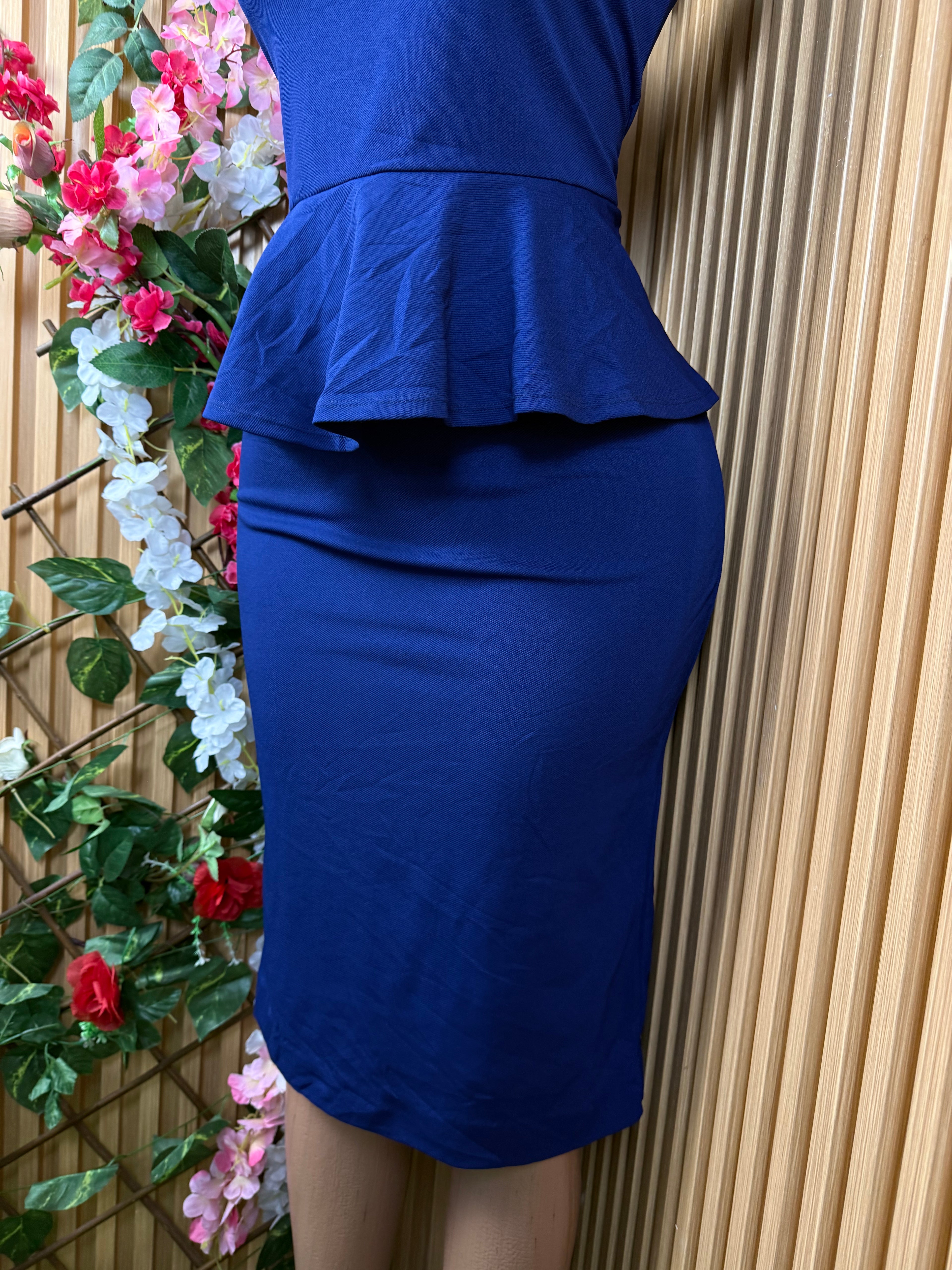 Robe moulante manches courtes décollectée - Perluna Store