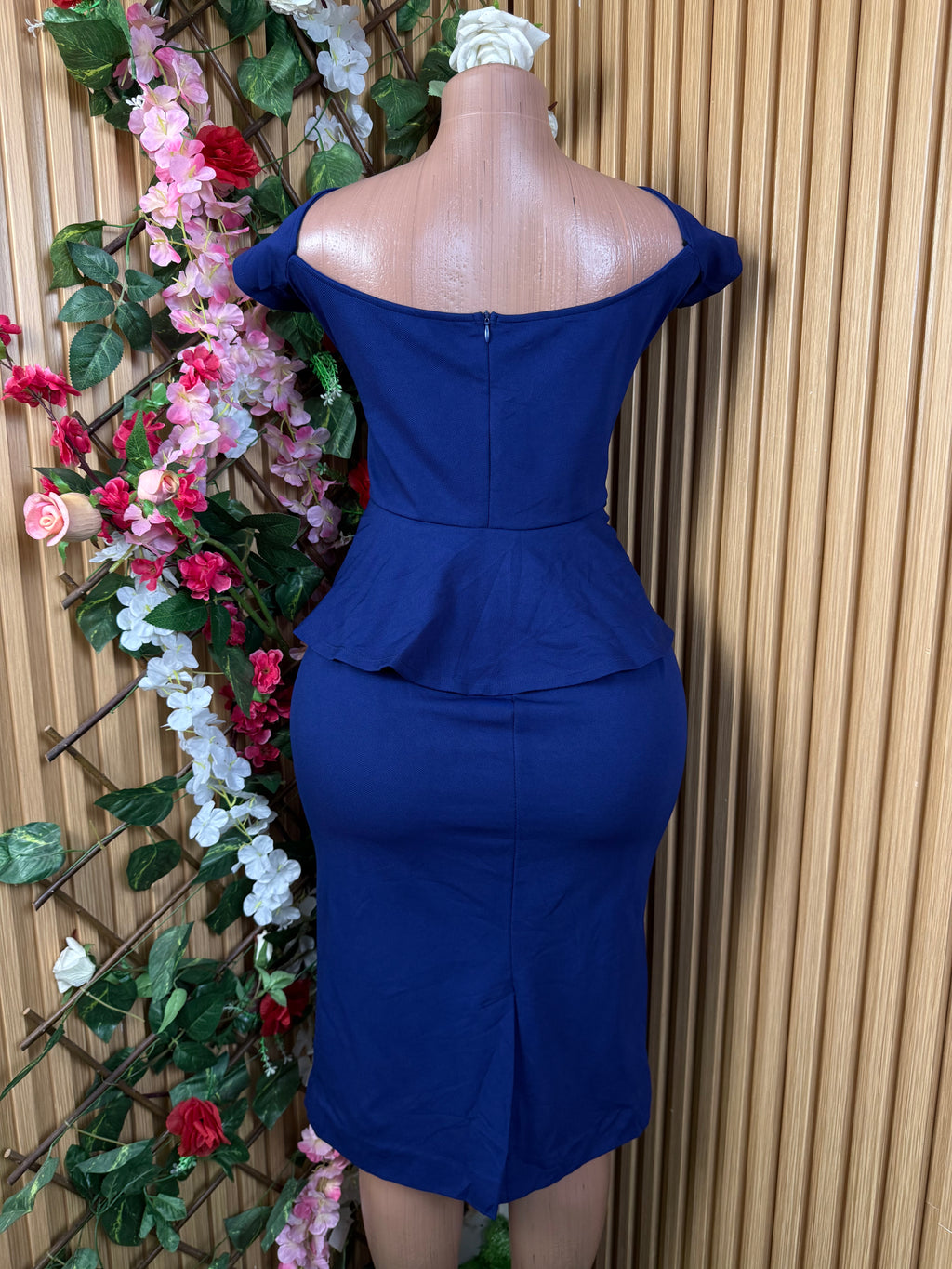 Robe moulante manches courtes décollectée - Perluna Store