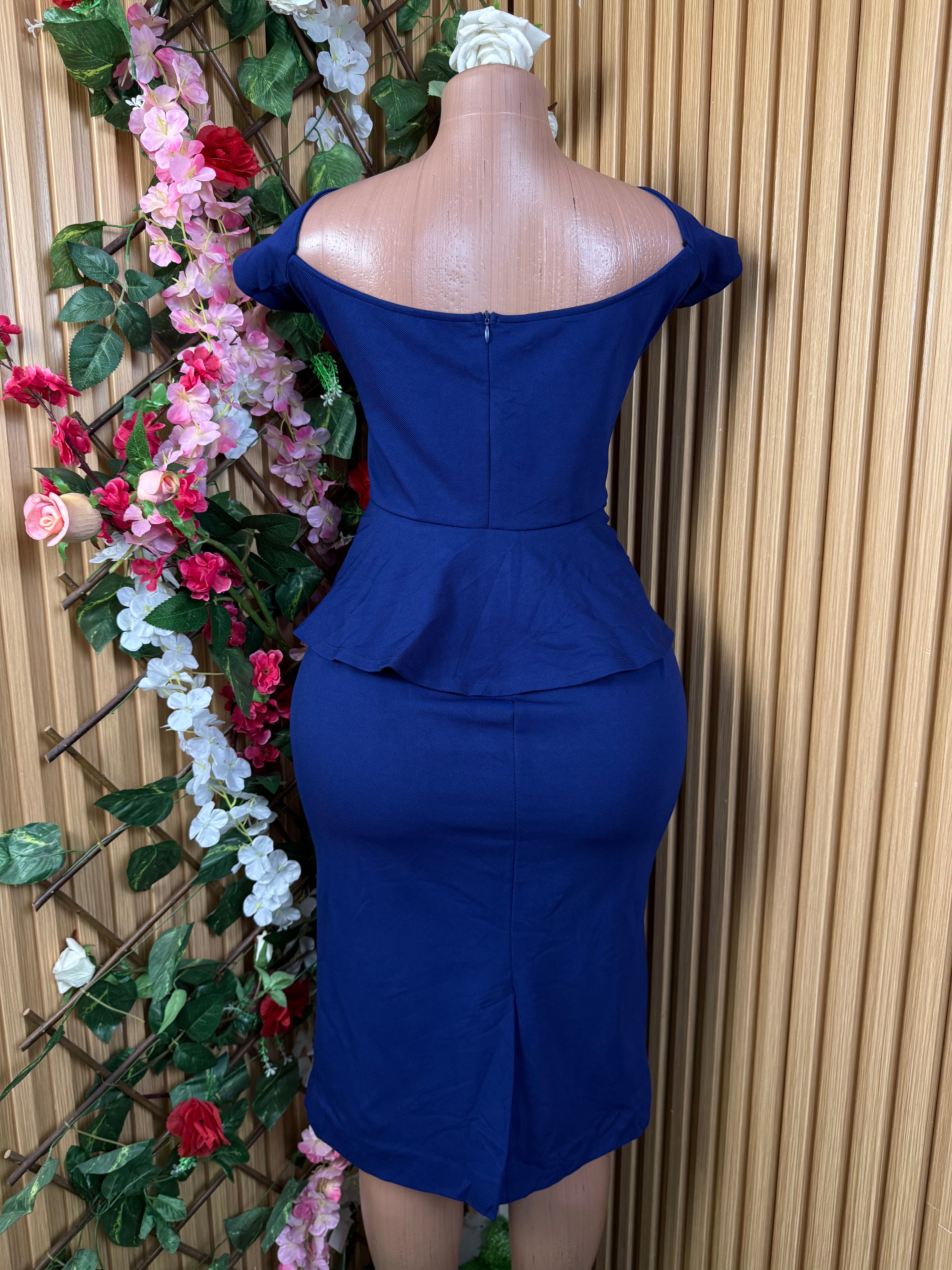 Robe moulante manches courtes décollectée - Perluna Store