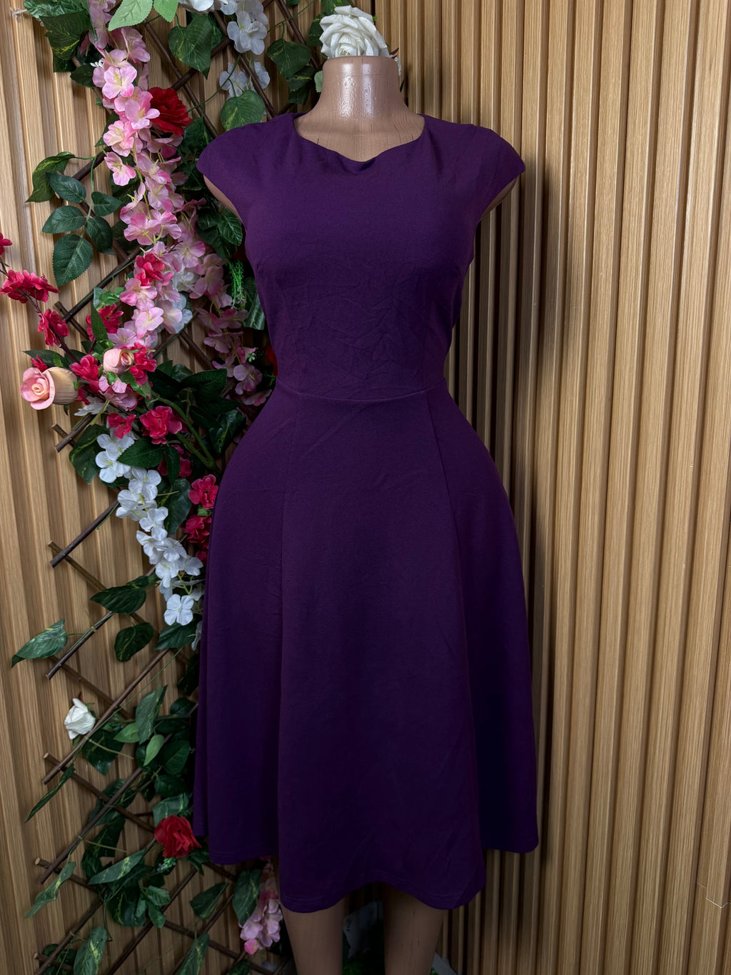 Robe évasée sans manches décollectuée - Perluna Store