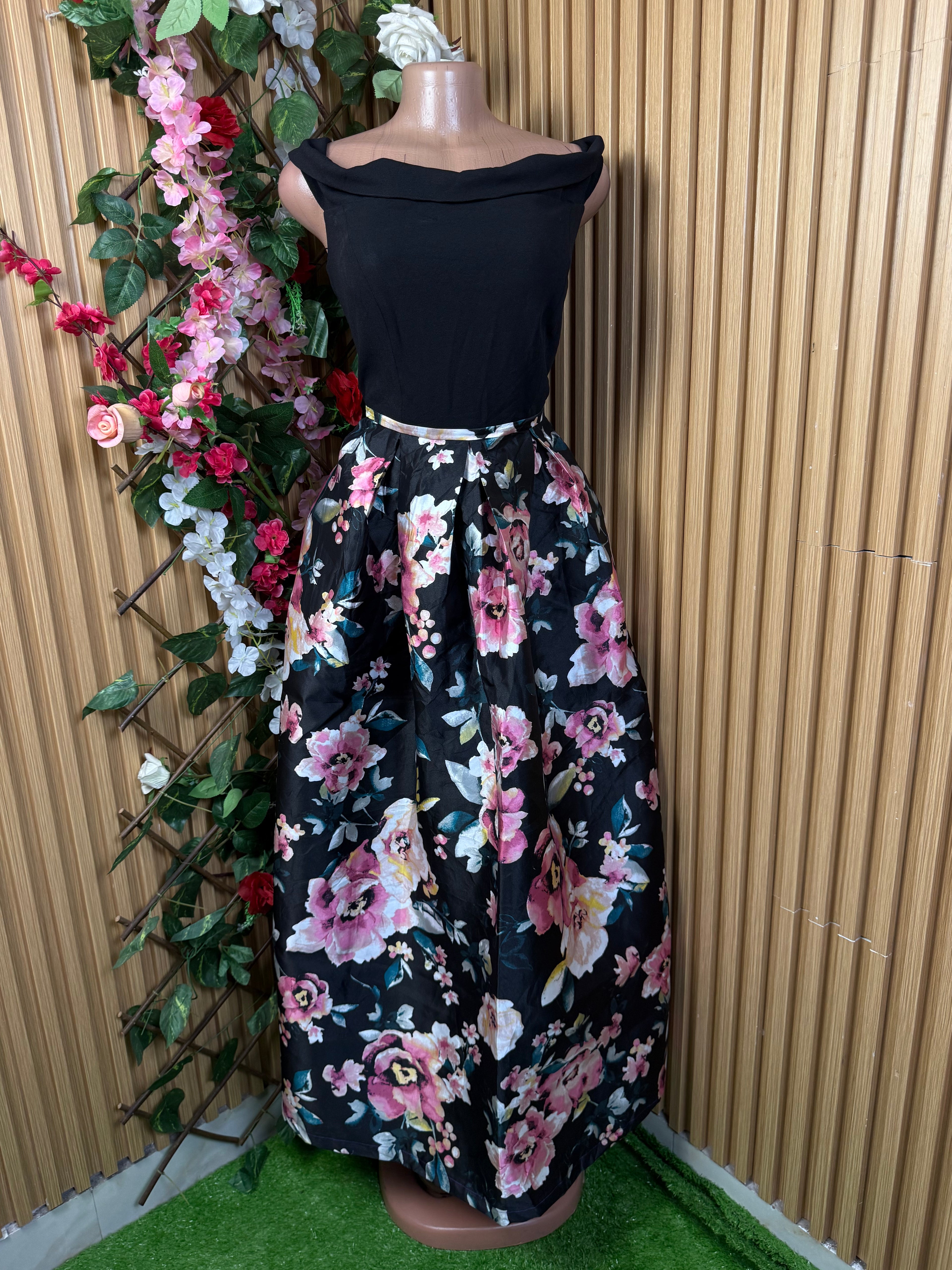 Robe évasée longues à fines bretelles décollectée - Perluna Store
