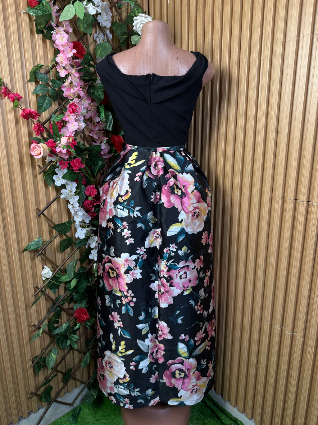Robe évasée longues à fines bretelles décollectée - Perluna Store