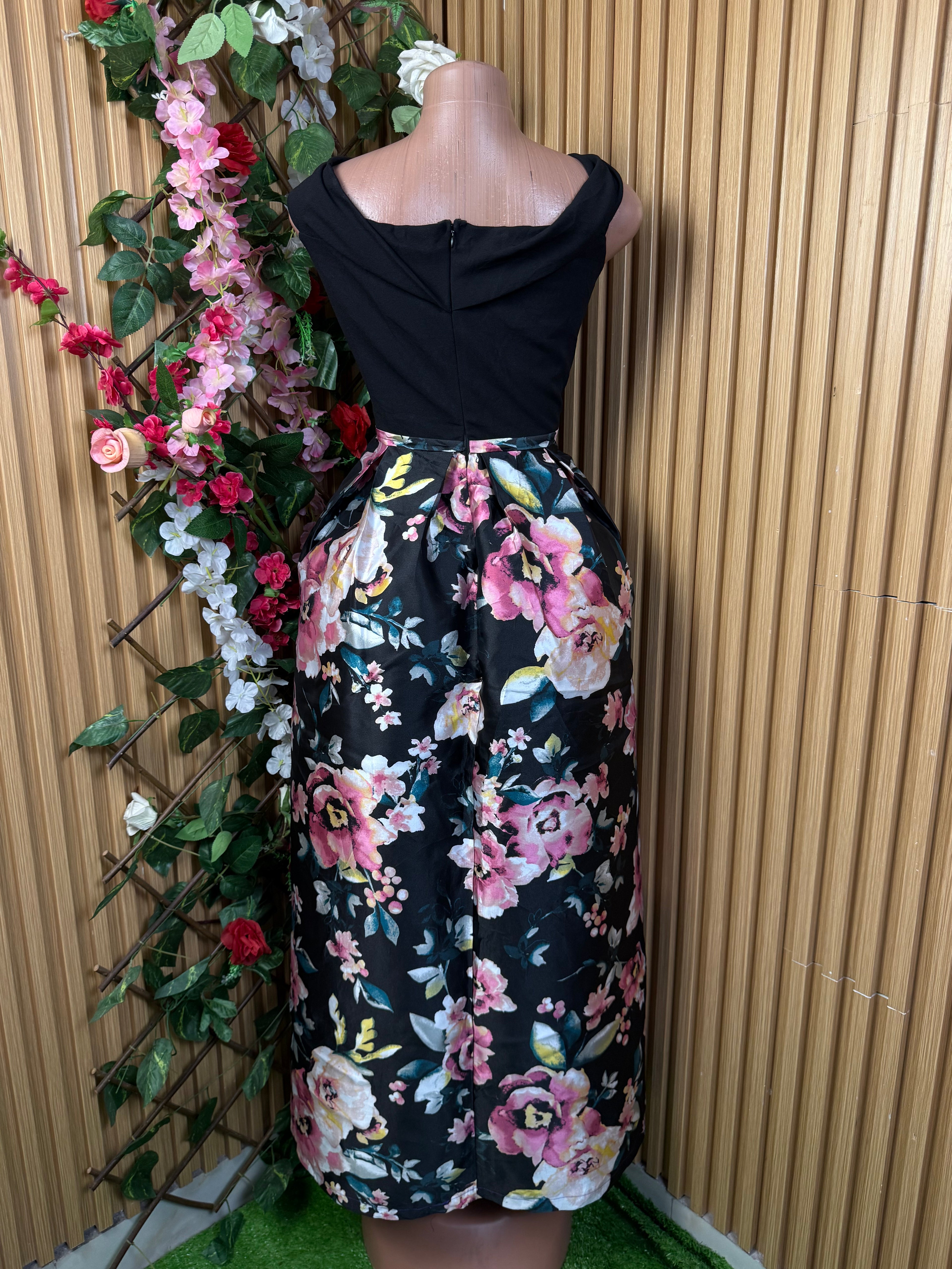 Robe évasée longues à fines bretelles décollectée - Perluna Store