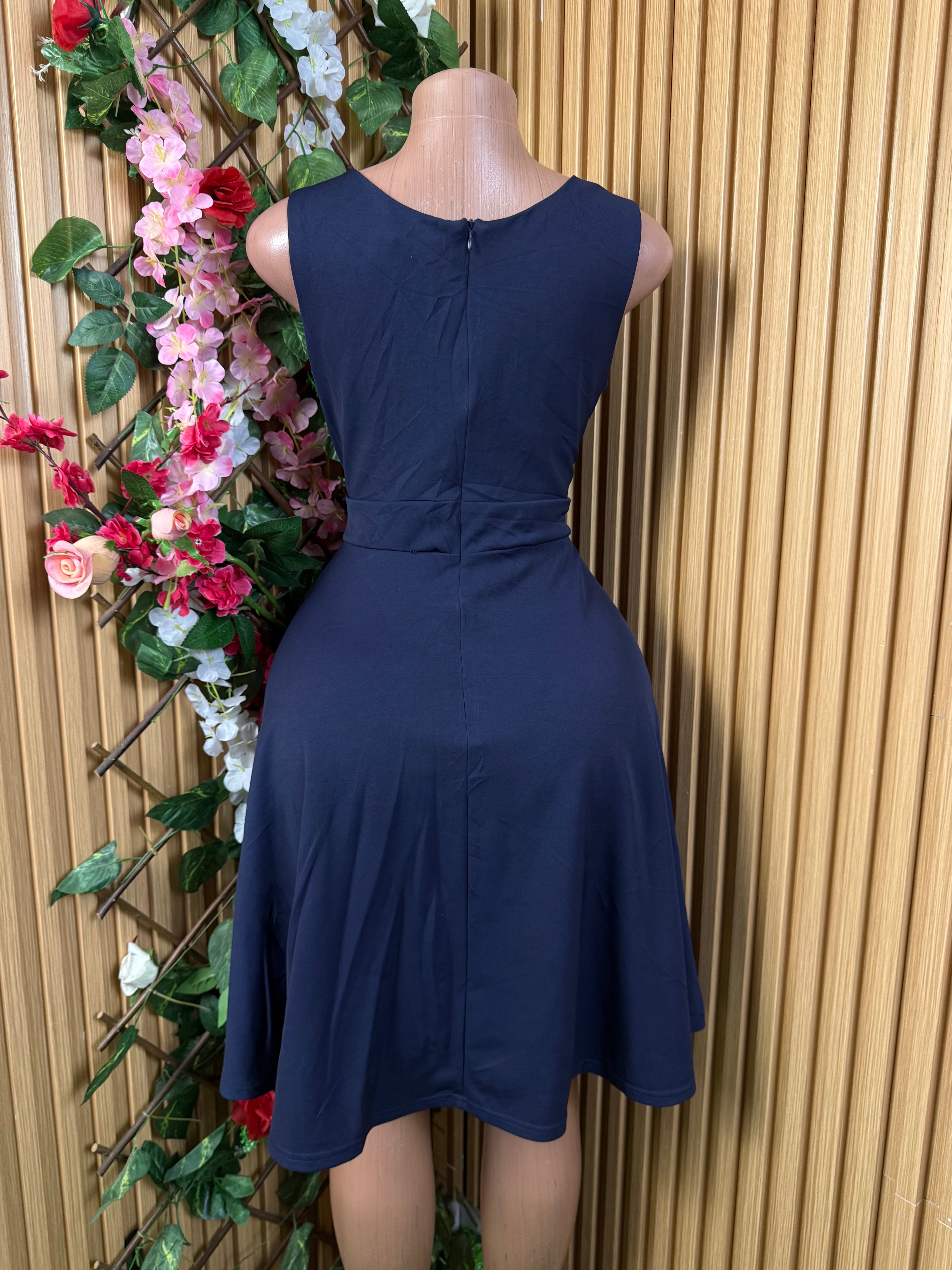 Robe évasée sans manches décollectée - Perluna Store