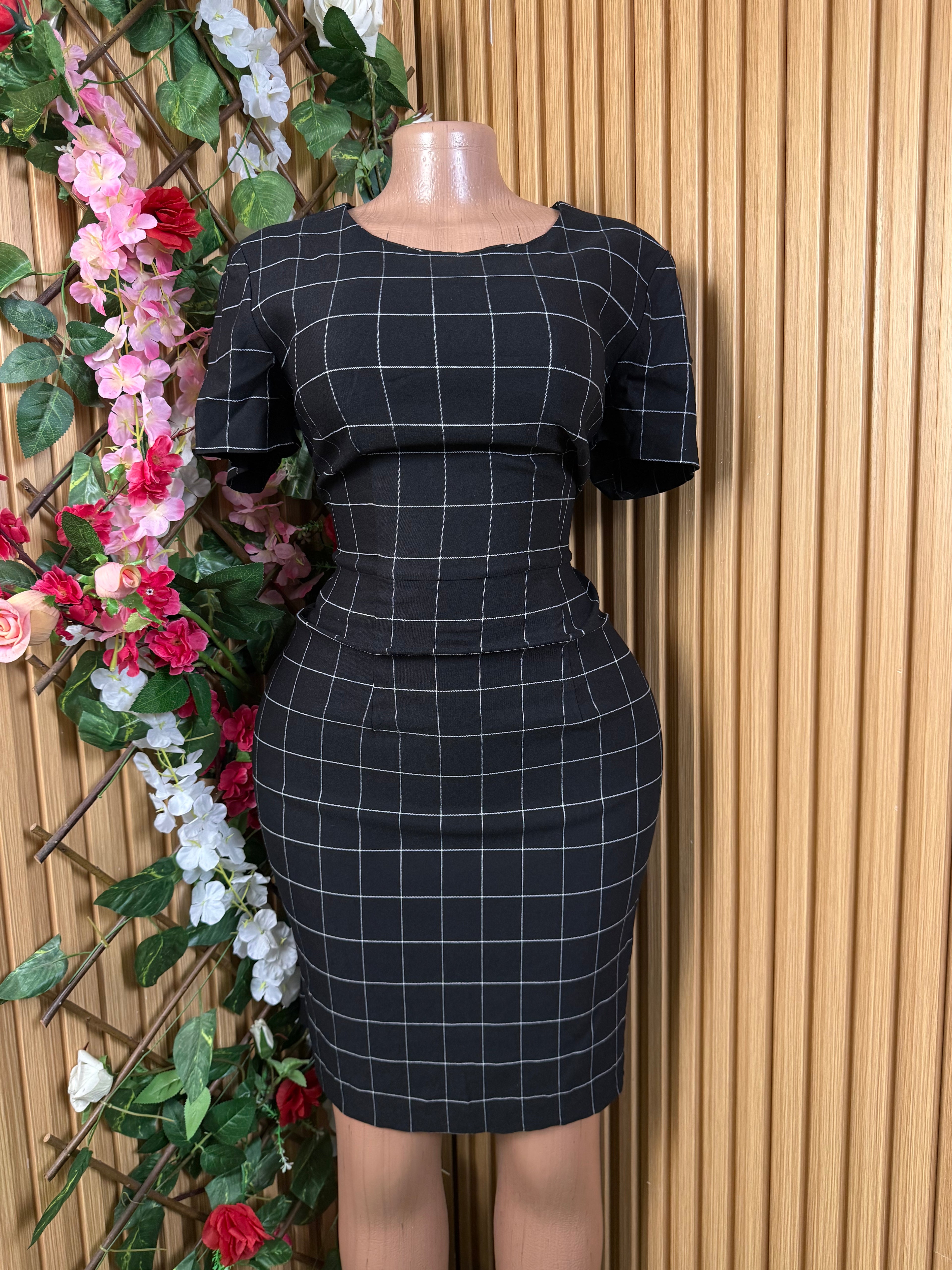Robe moulante manches courtes décollectée - Perluna Store