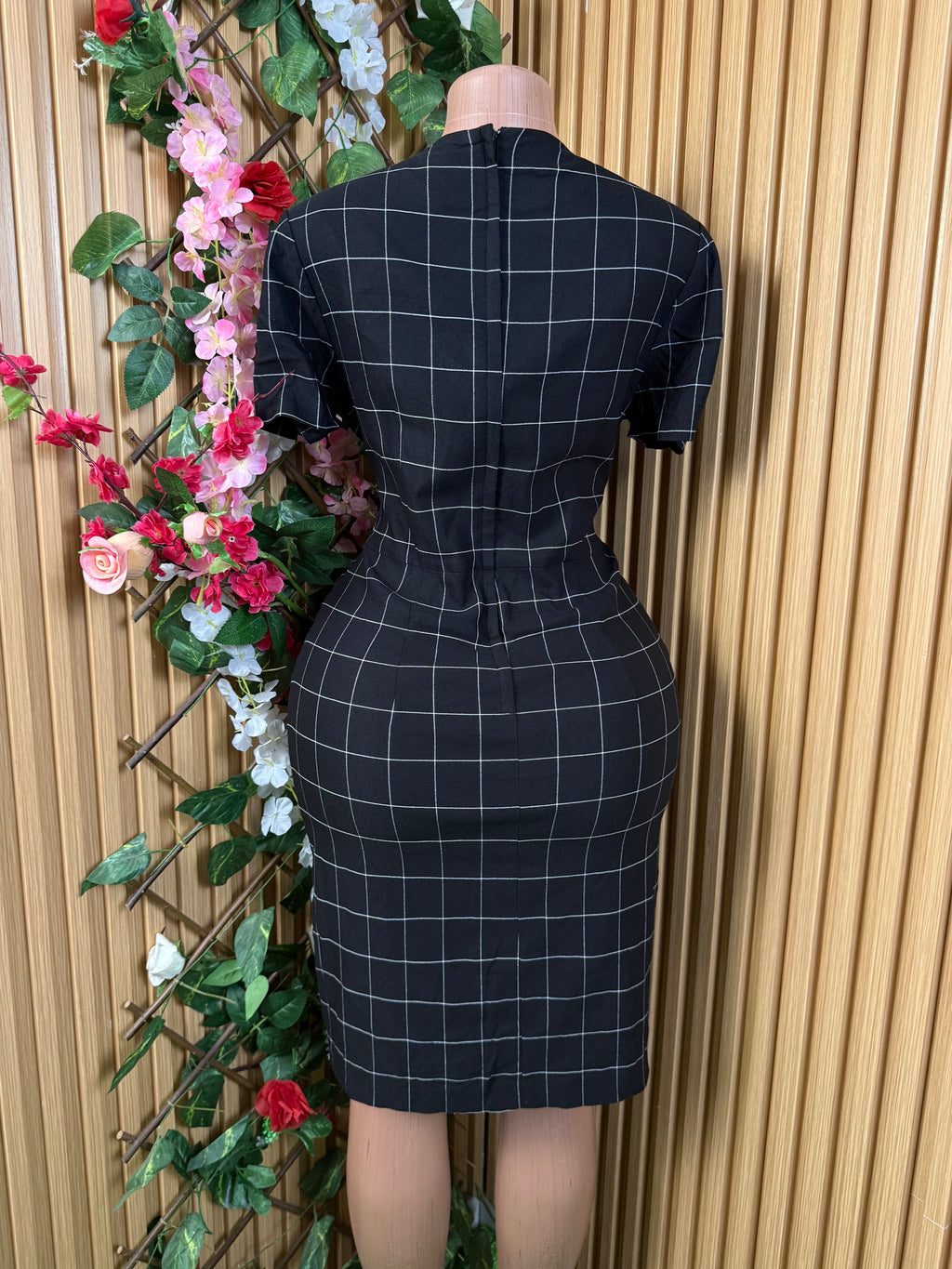 Robe moulante manches courtes décollectée - Perluna Store