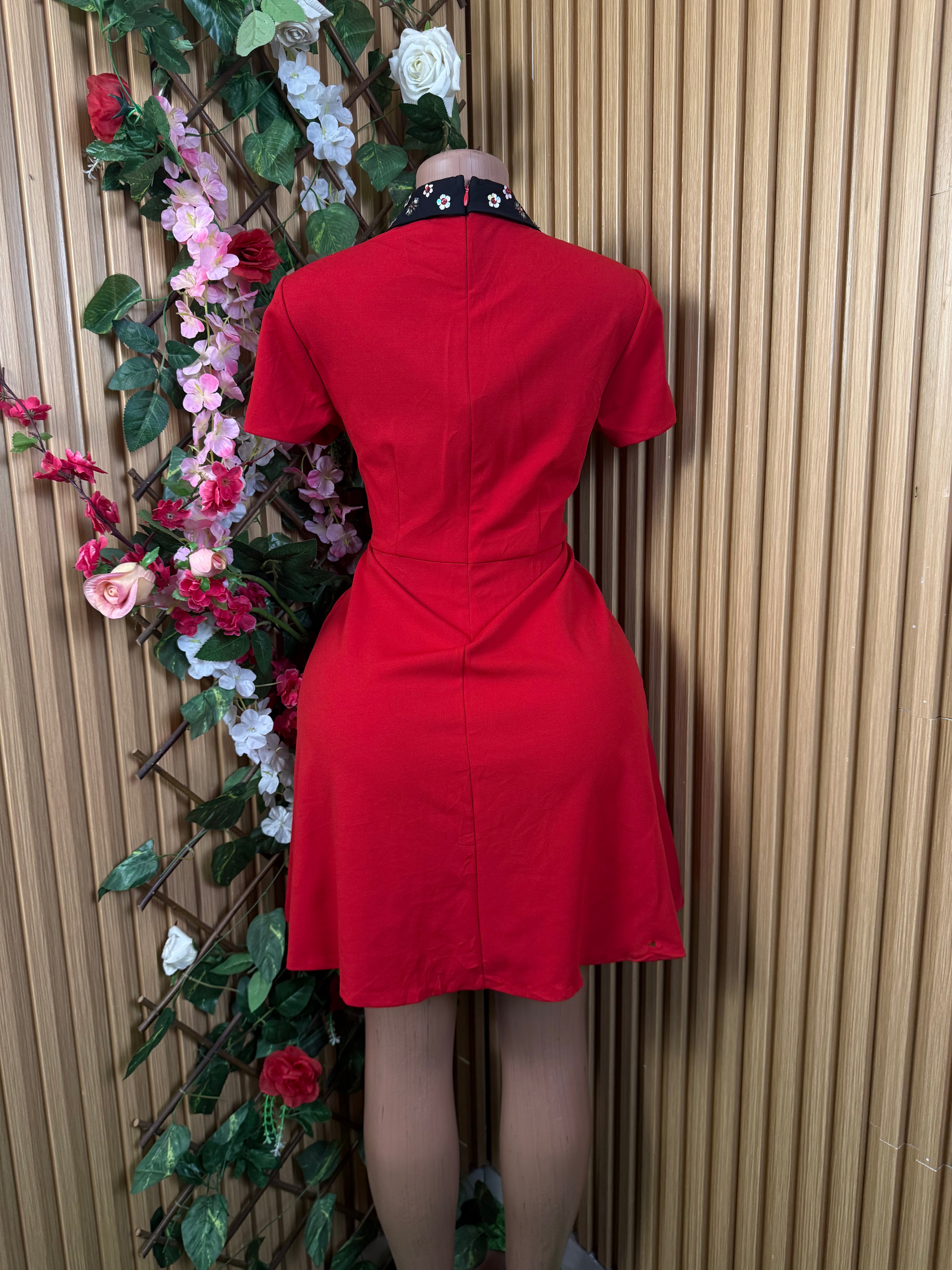 Robe droite slim manches courtes à col chemise - Perluna Store