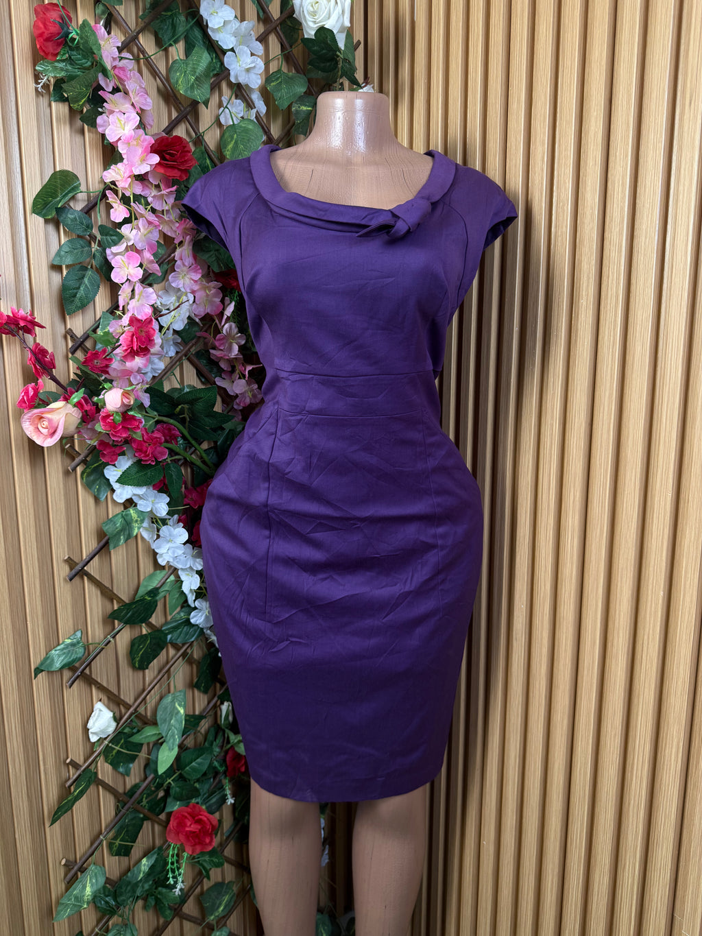 Robe moulante sans manches décollectée - Perluna Store
