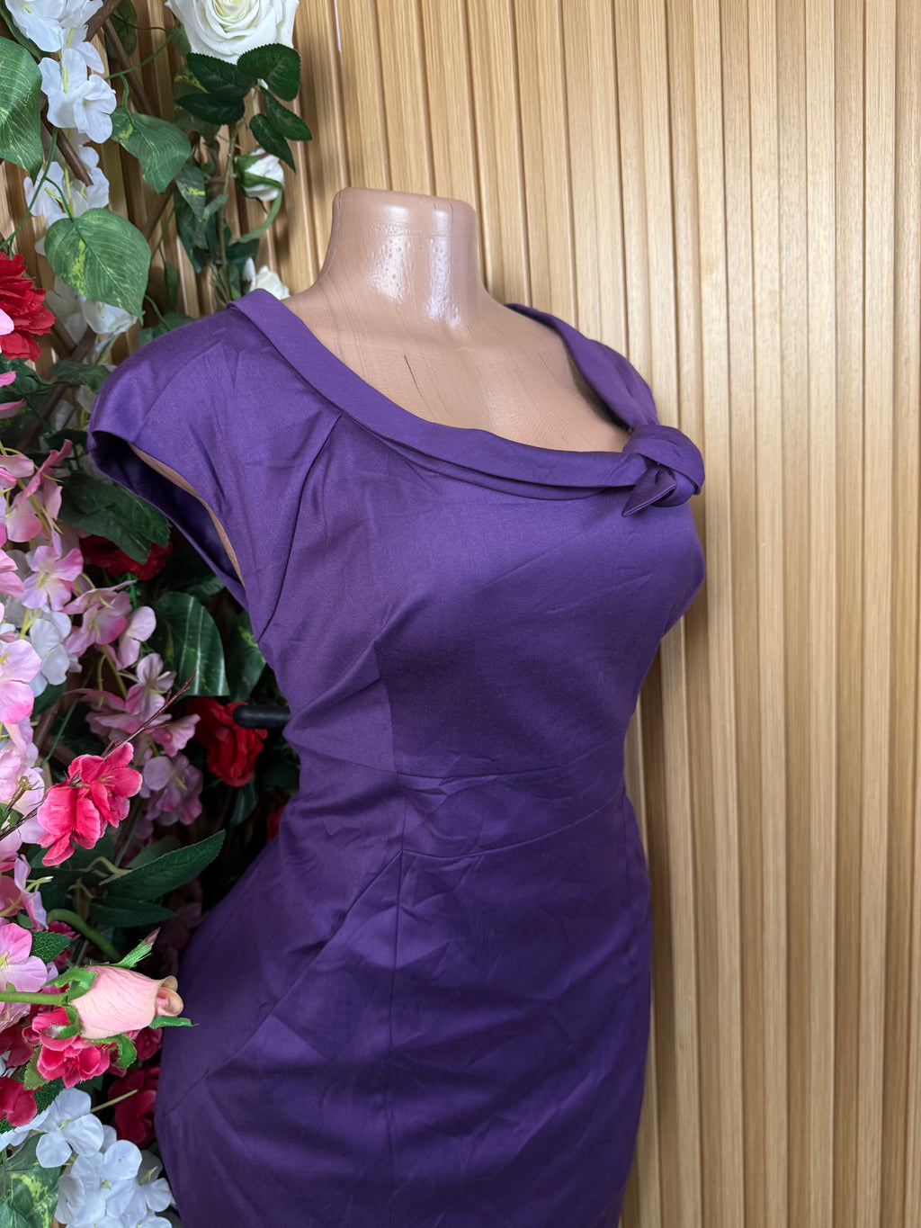 Robe moulante sans manches décollectée - Perluna Store