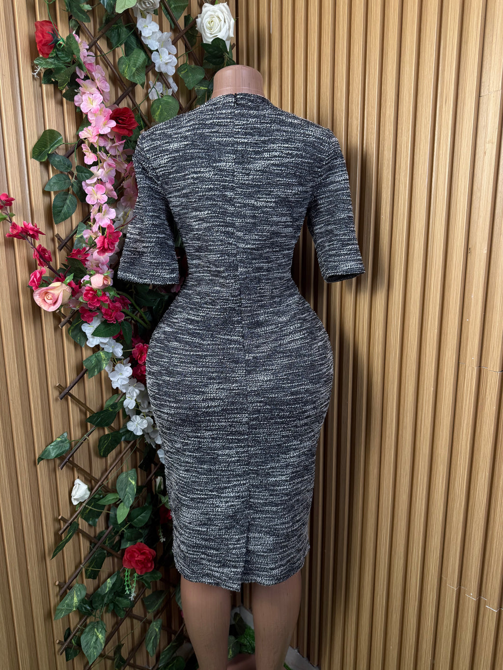 Robe moulante manches 3/4 décolléctée - Perluna Store