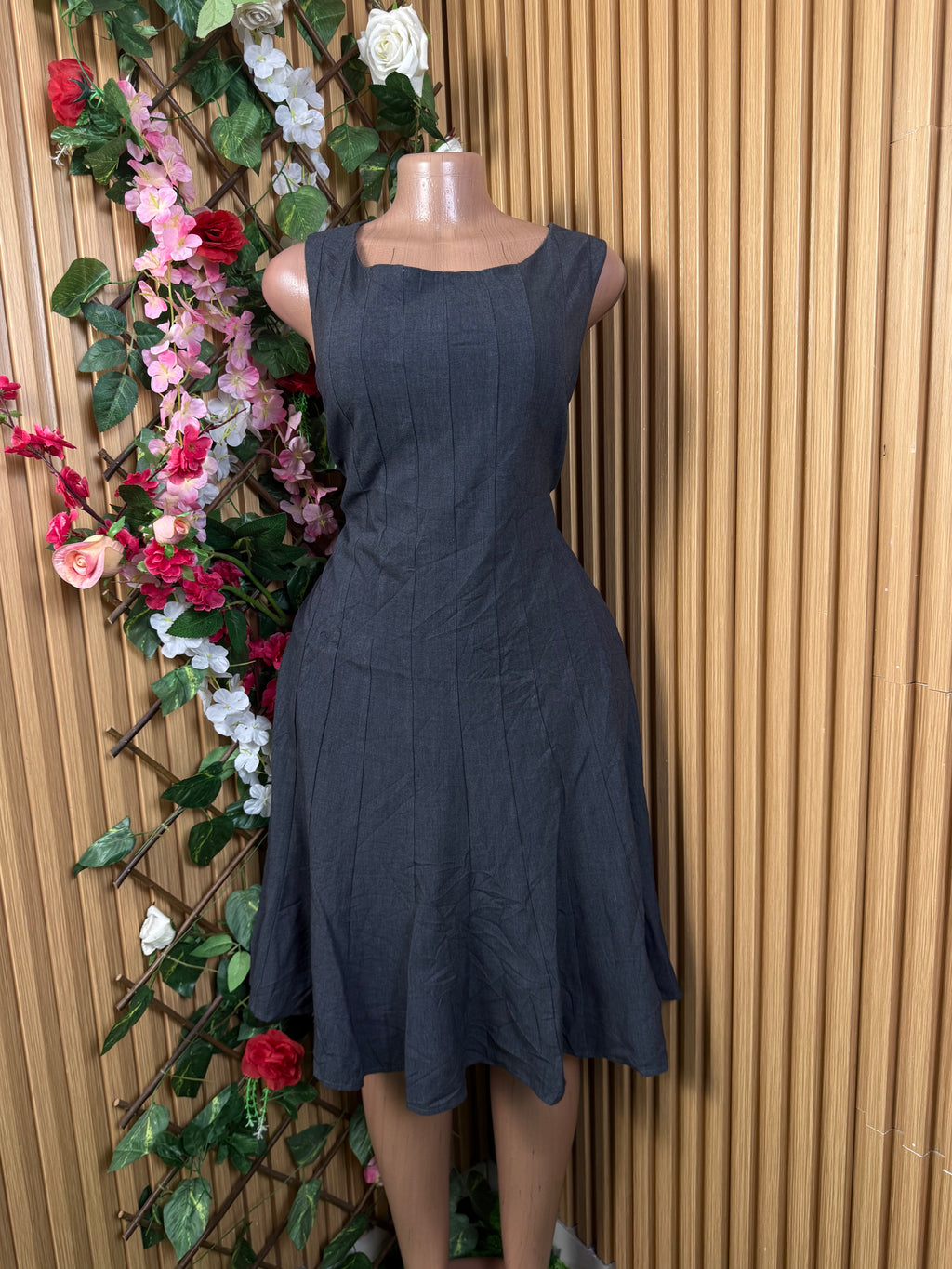 Robe évasée sans manchescol carré - Perluna Store