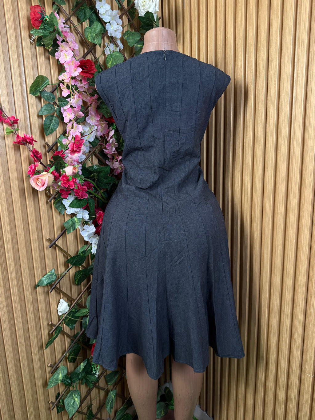 Robe évasée sans manchescol carré - Perluna Store
