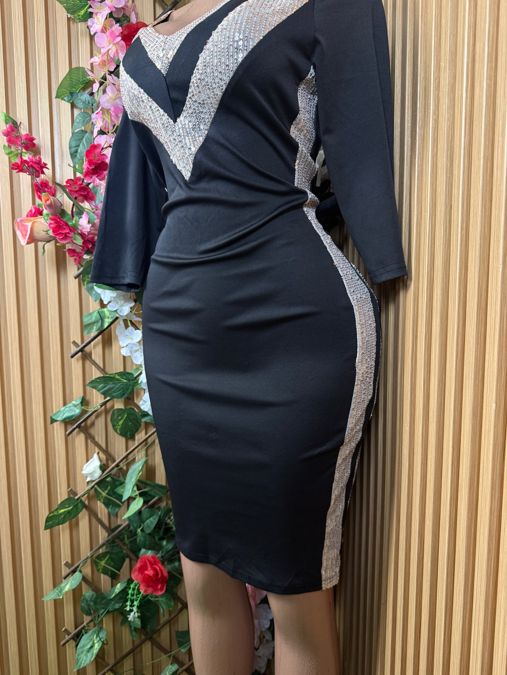 Robe moulante manches longues col V - Perluna Store