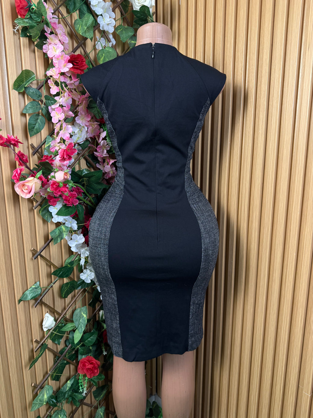 Robe moulante sans manche décollectée à deux temps - Perluna Store