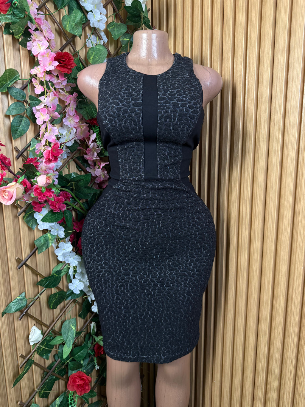 Robe moulante à sans manches décolléctée - Perluna Store
