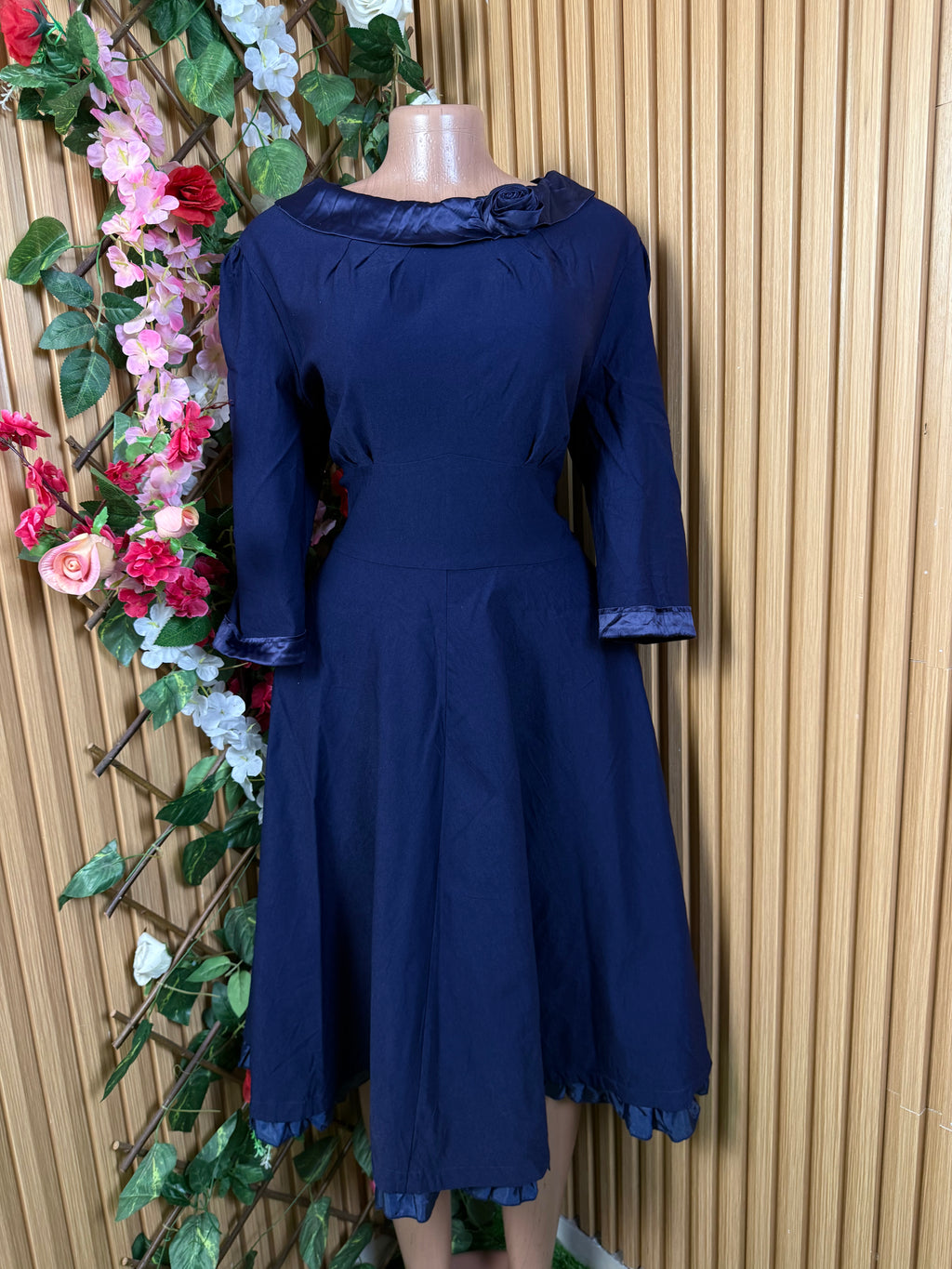 Robe évasée manches longues décollectée - Perluna Store
