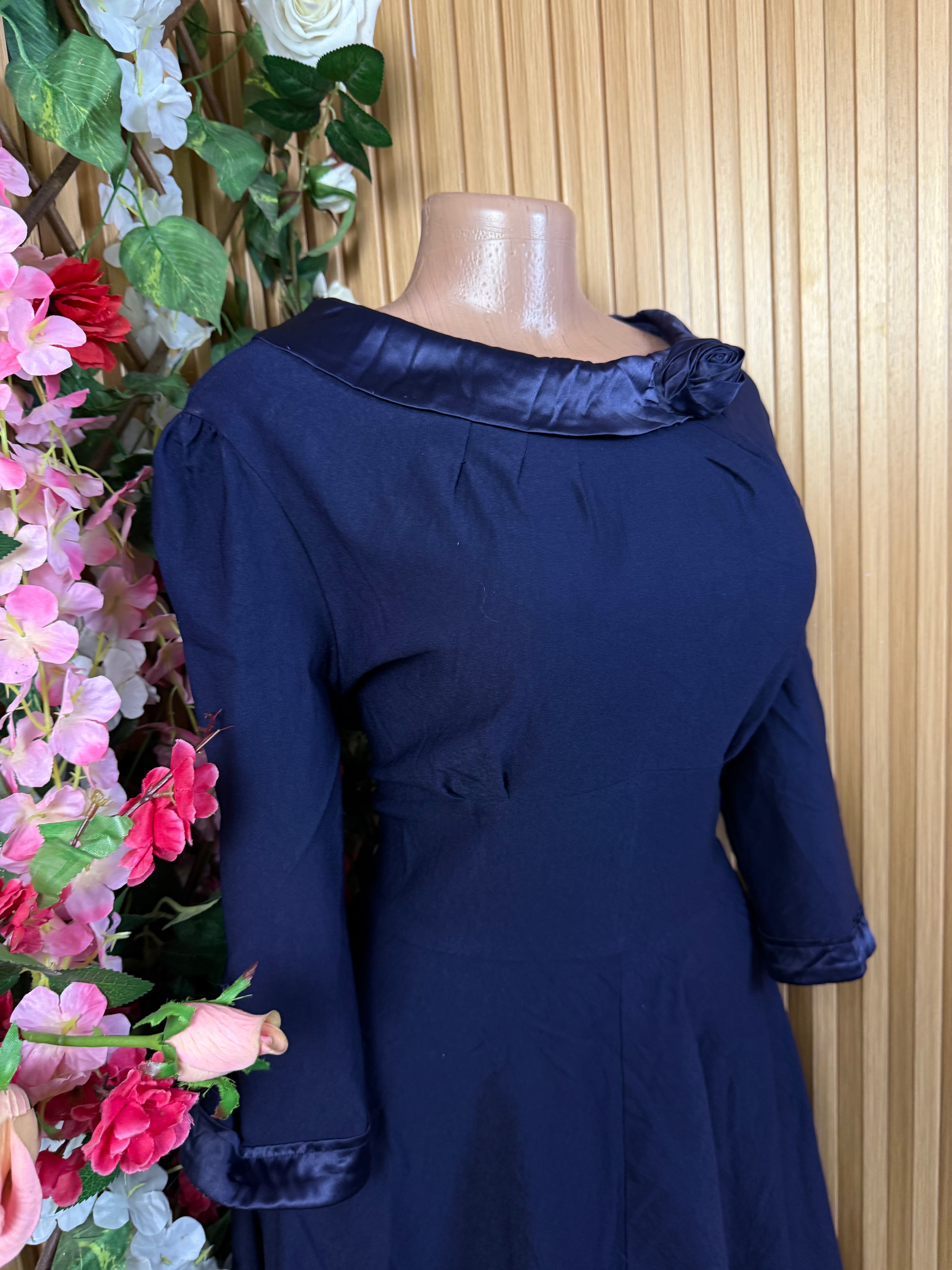Robe évasée manches longues décollectée - Perluna Store