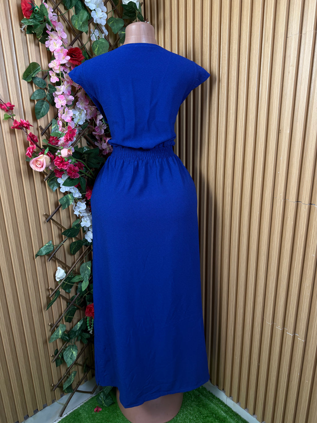 Robe droite longue sans manches décollectée - Perluna Store