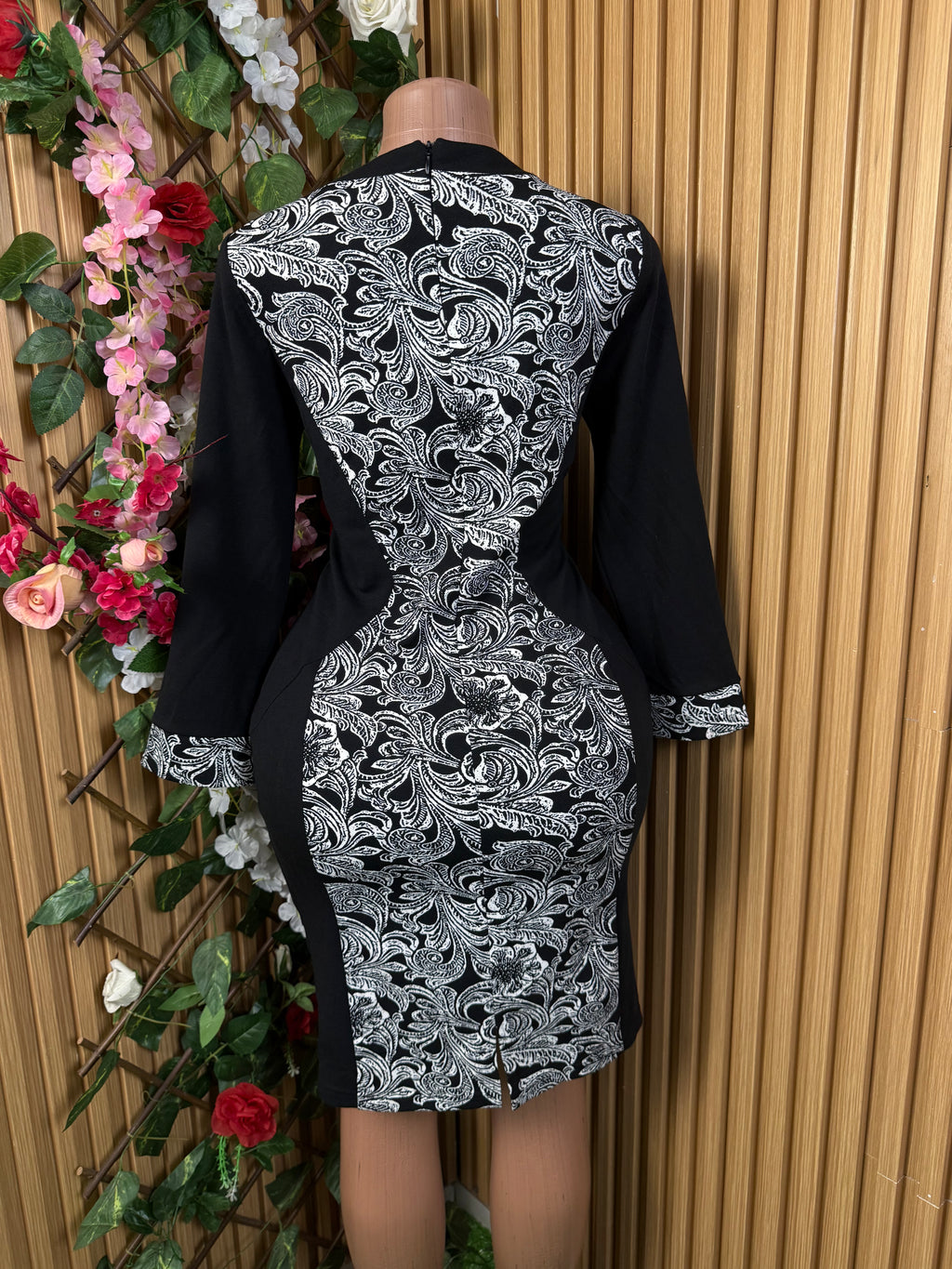 Robe moulante longues manches décollectée - Perluna Store