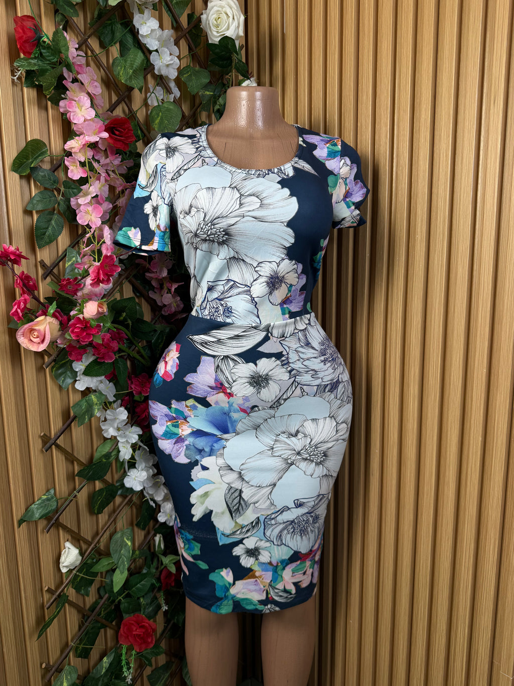 Robe moulante manches courtes décollectée - Perluna Store