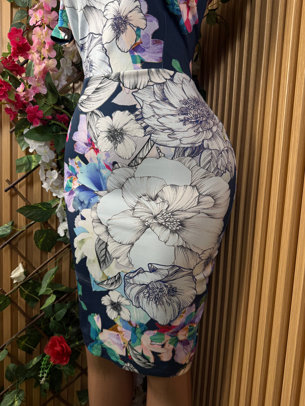 Robe moulante manches courtes décollectée - Perluna Store
