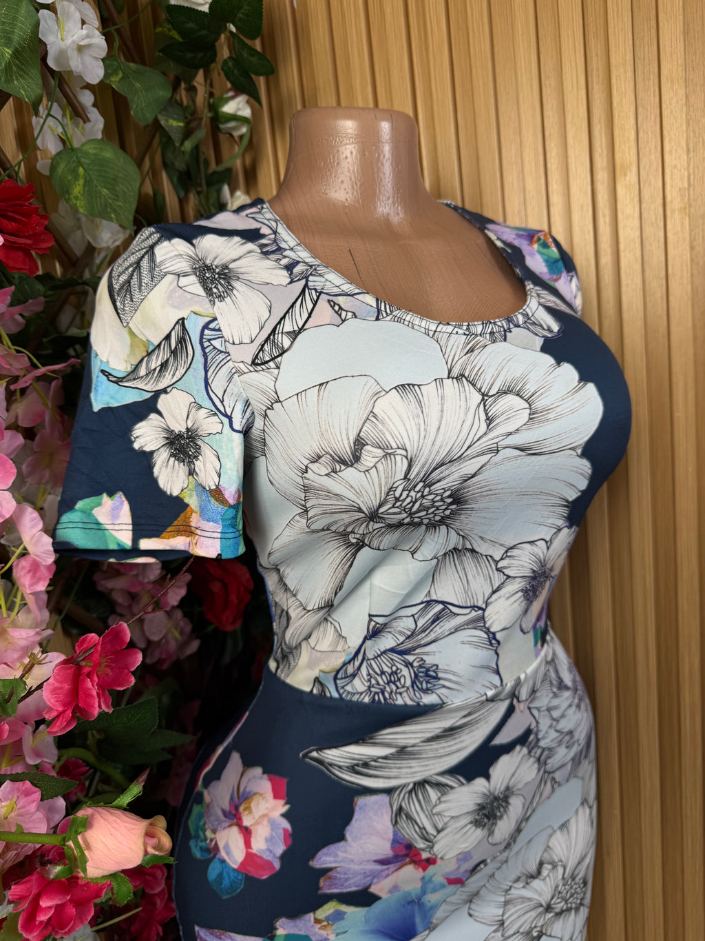 Robe moulante manches courtes décollectée - Perluna Store