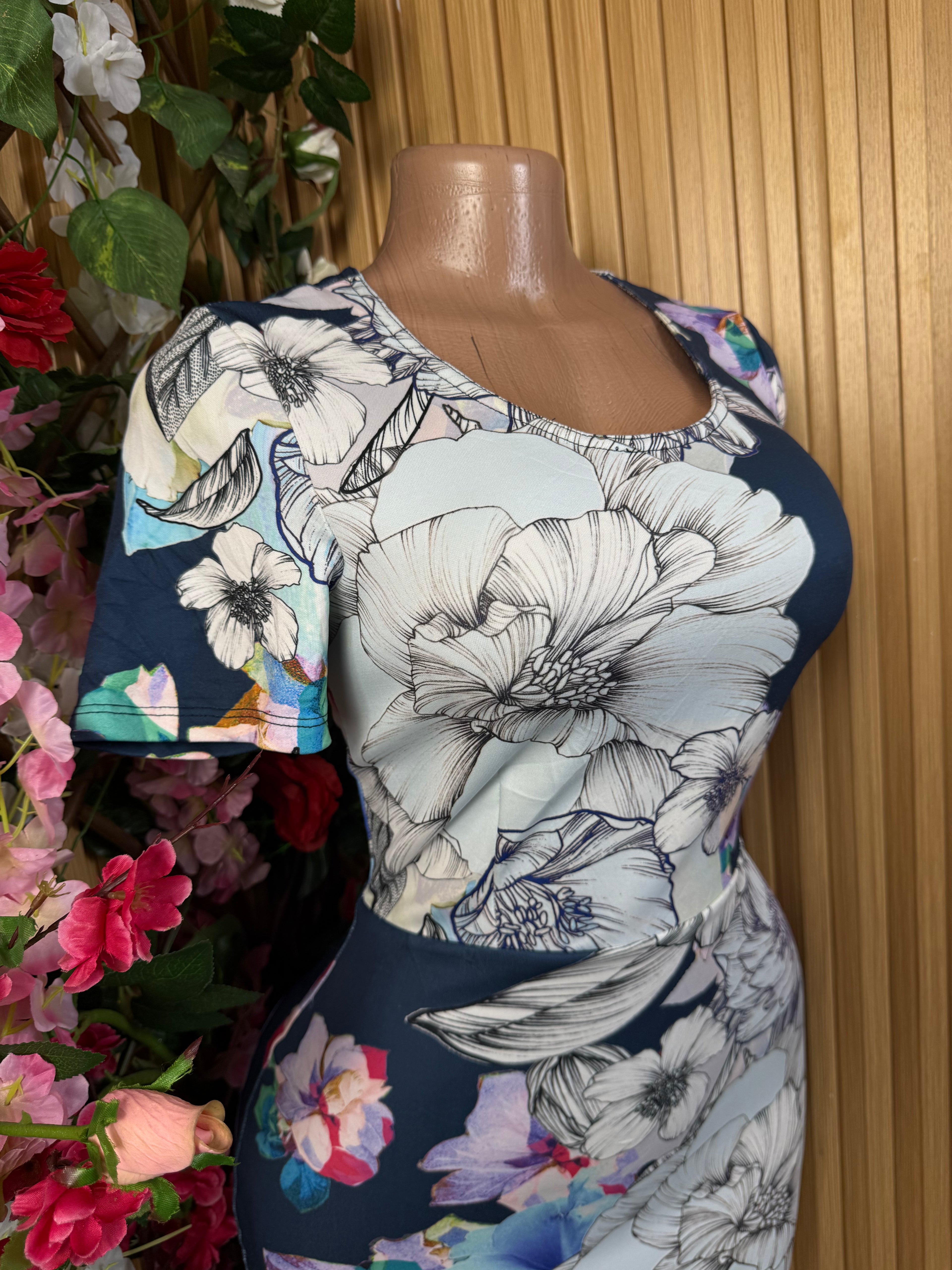 Robe moulante manches courtes décollectée - Perluna Store