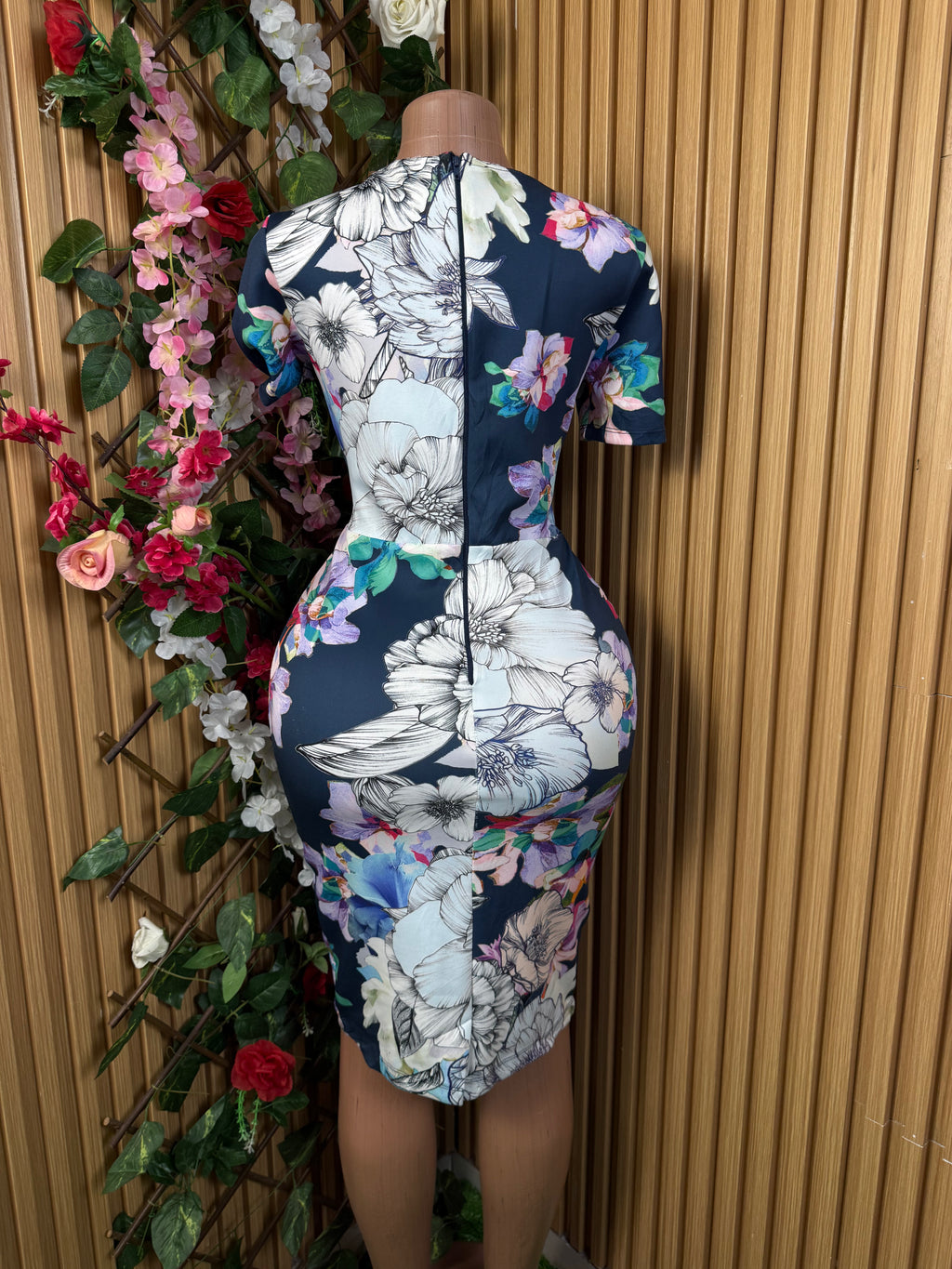 Robe moulante manches courtes décollectée - Perluna Store