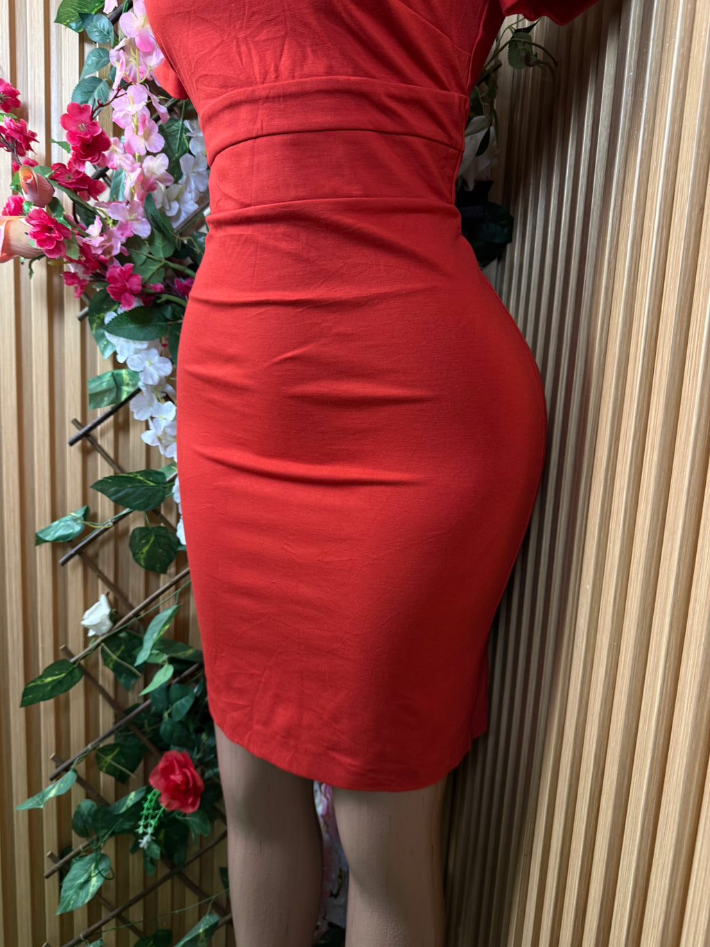 Robe moulante manches courtes décollectée - Perluna Store