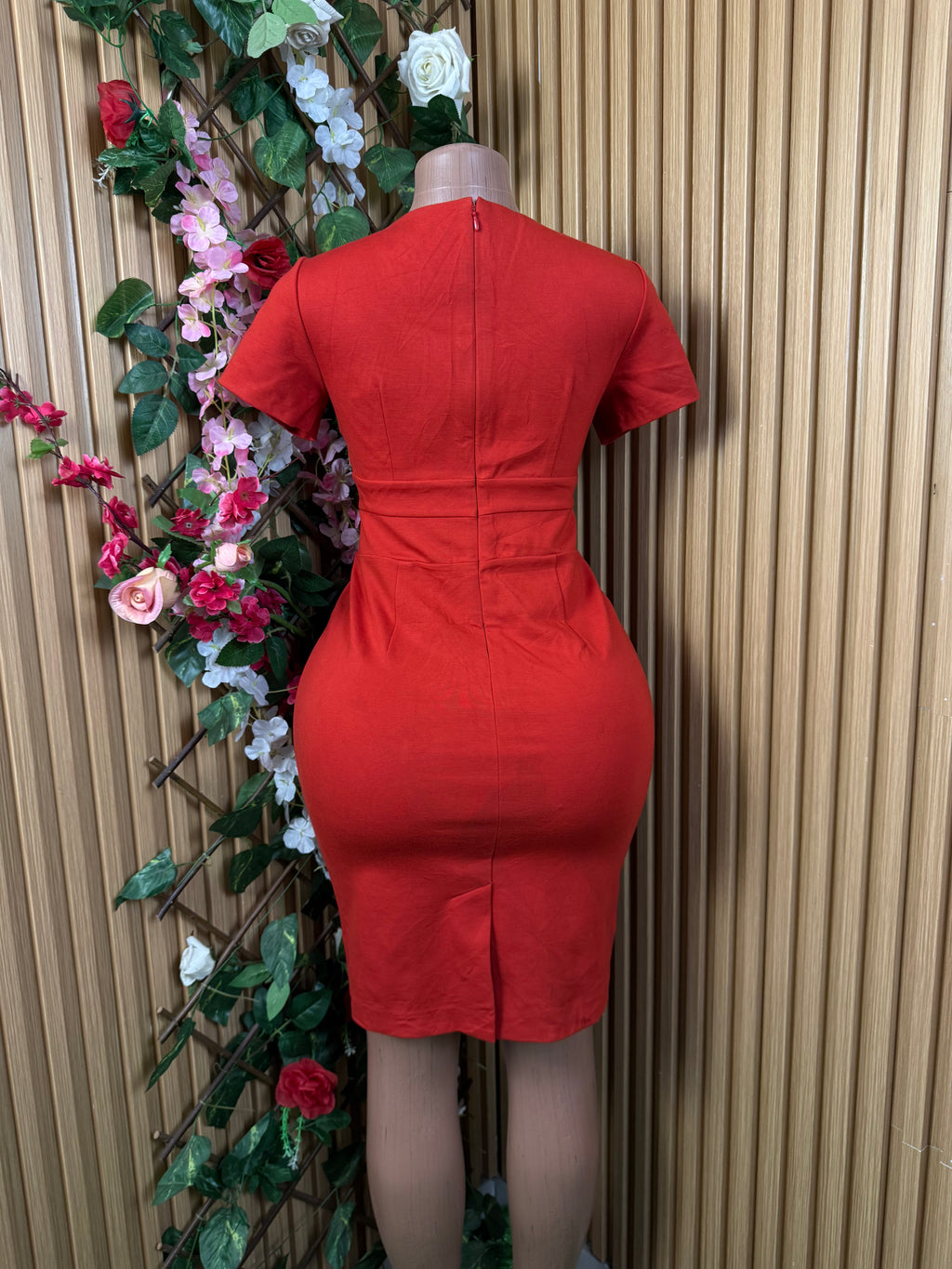 Robe moulante manches courtes décollectée - Perluna Store