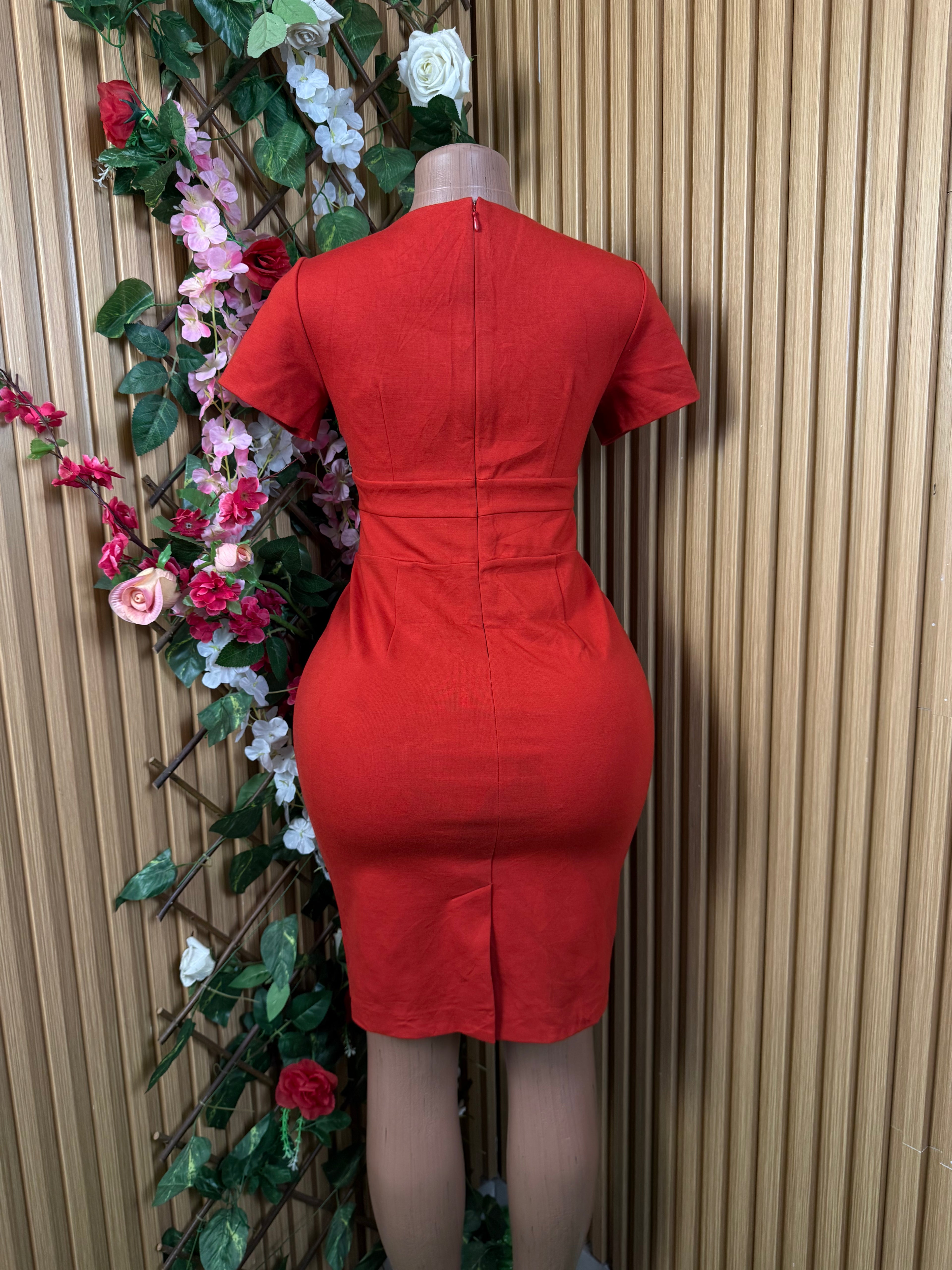 Robe moulante manches courtes décollectée - Perluna Store