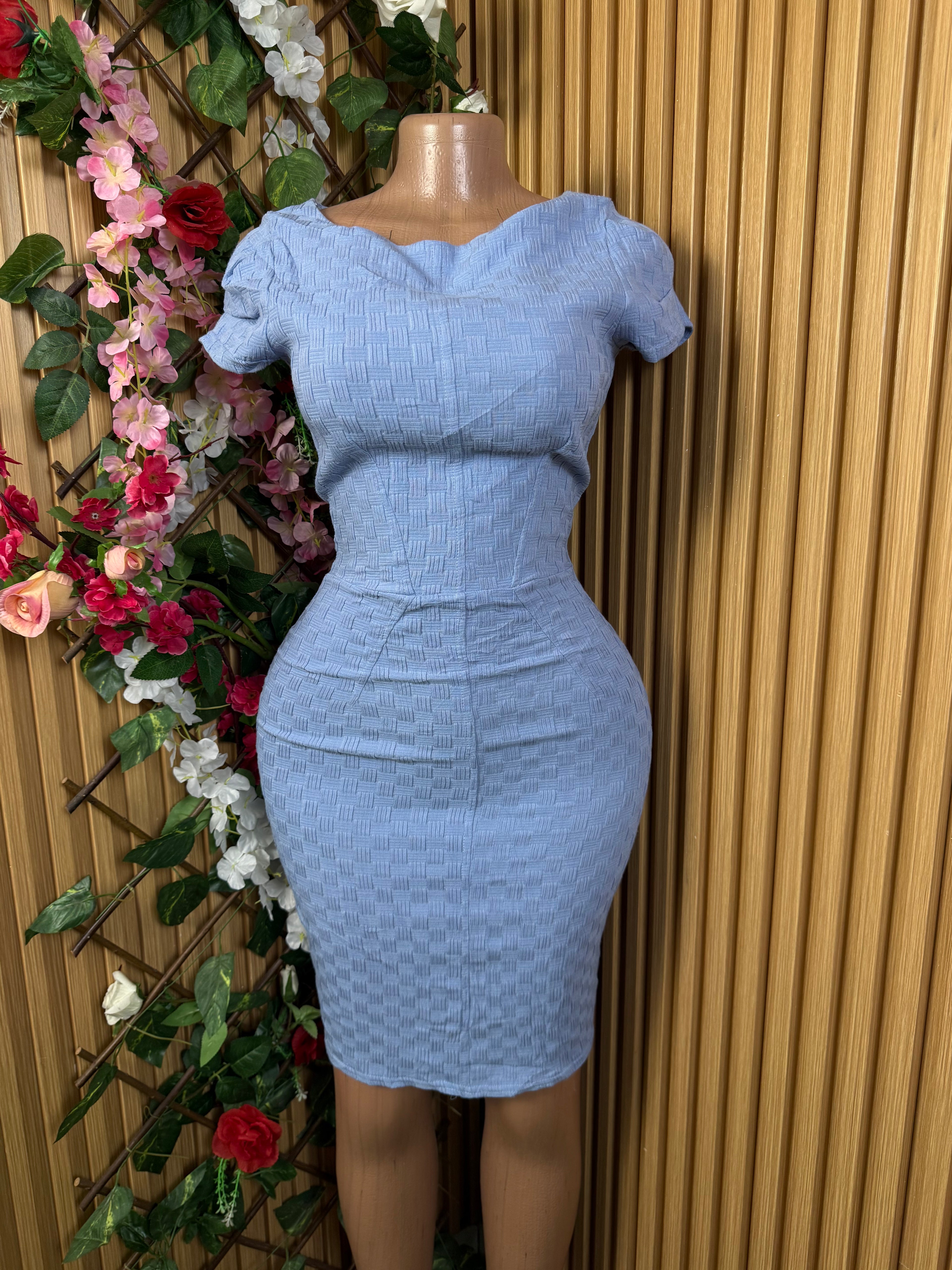 Robe moulante slim manches courte décollectée - Perluna Store