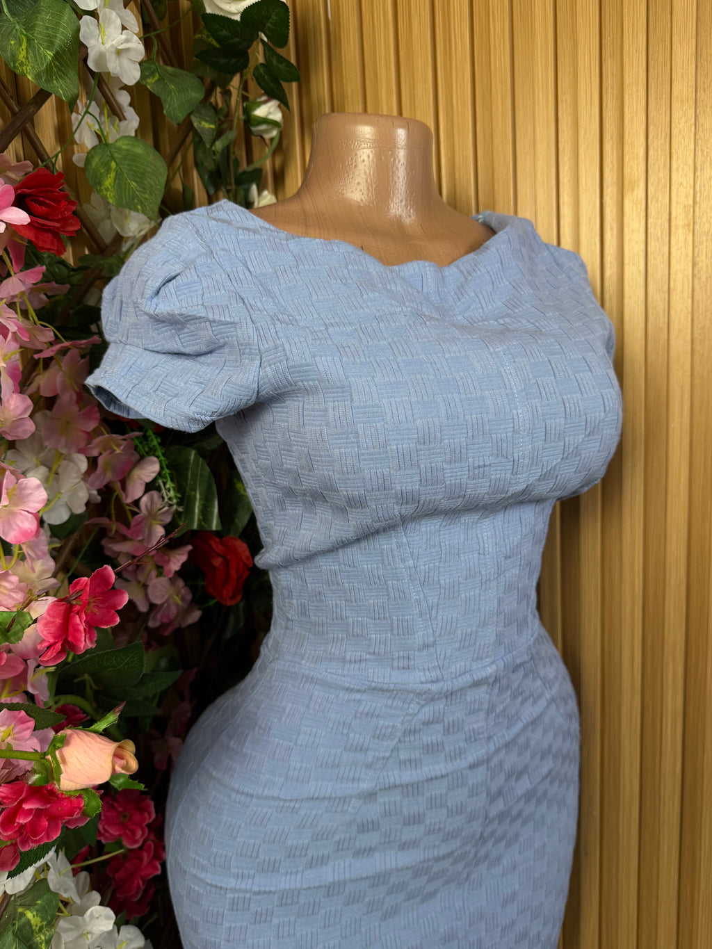 Robe moulante slim manches courte décollectée - Perluna Store