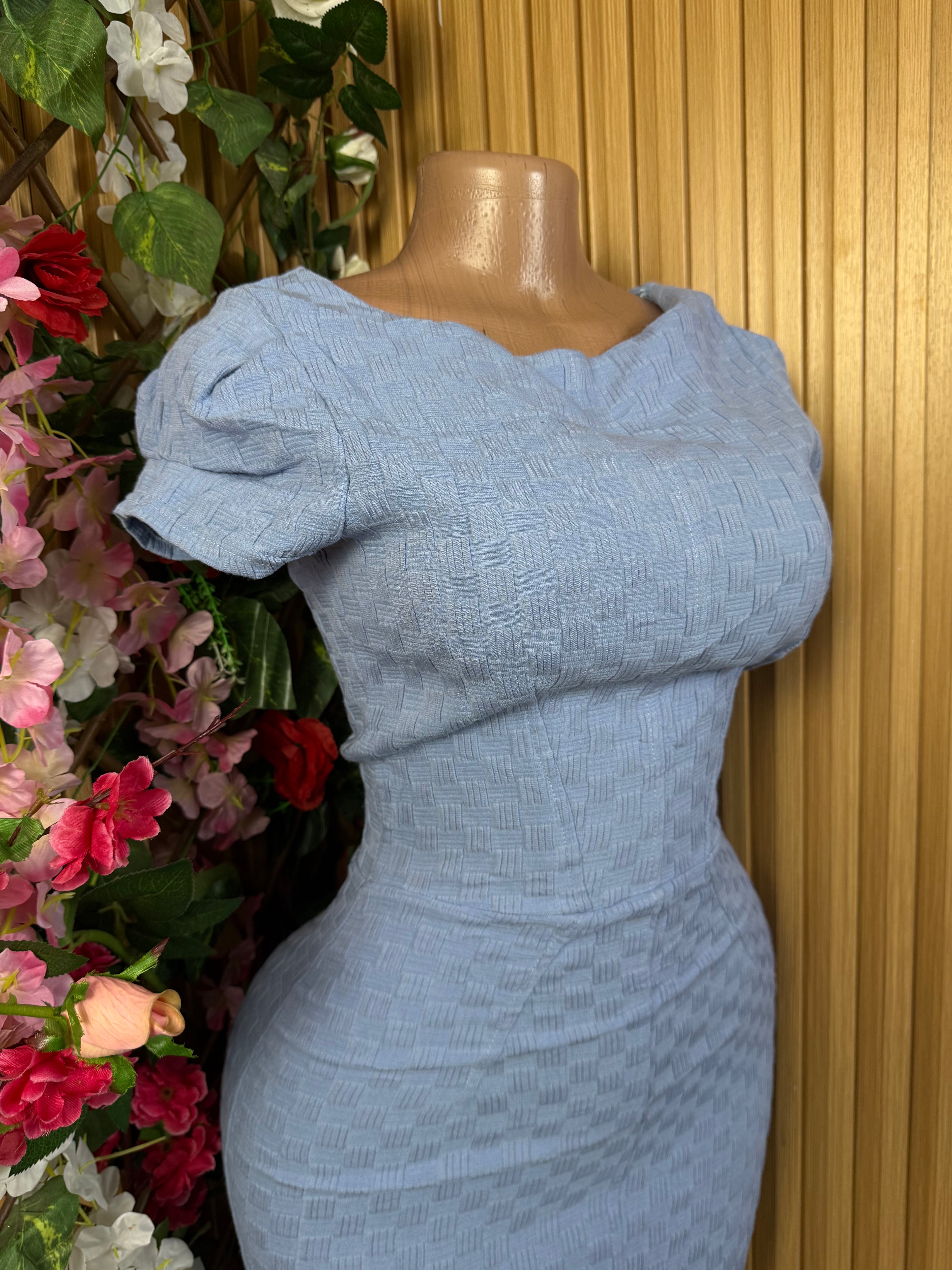 Robe moulante slim manches courte décollectée - Perluna Store