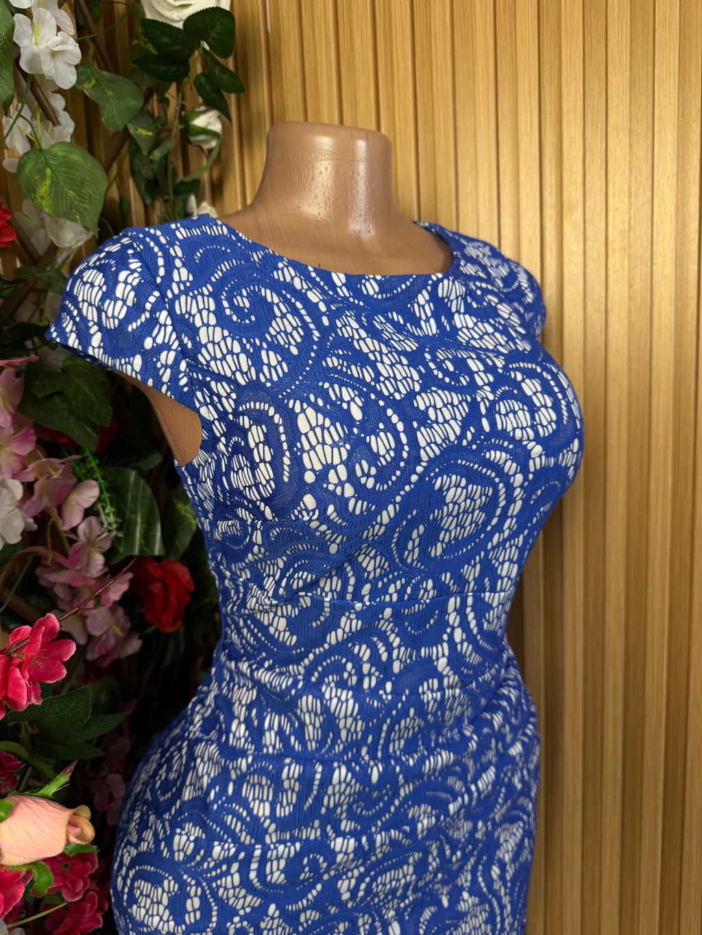 Robe moulante sans manches décollectée - Perluna Store