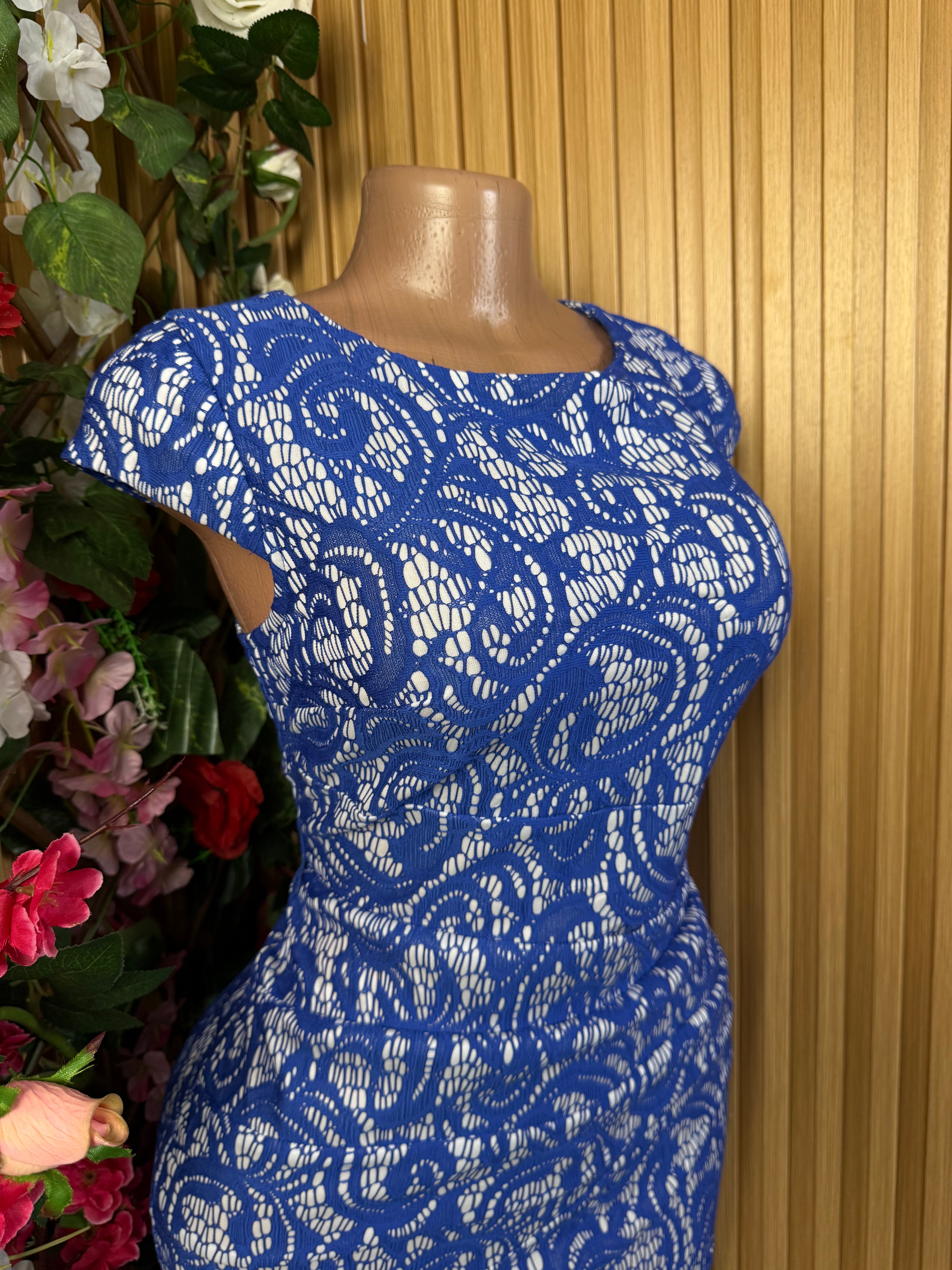Robe moulante sans manches décollectée - Perluna Store