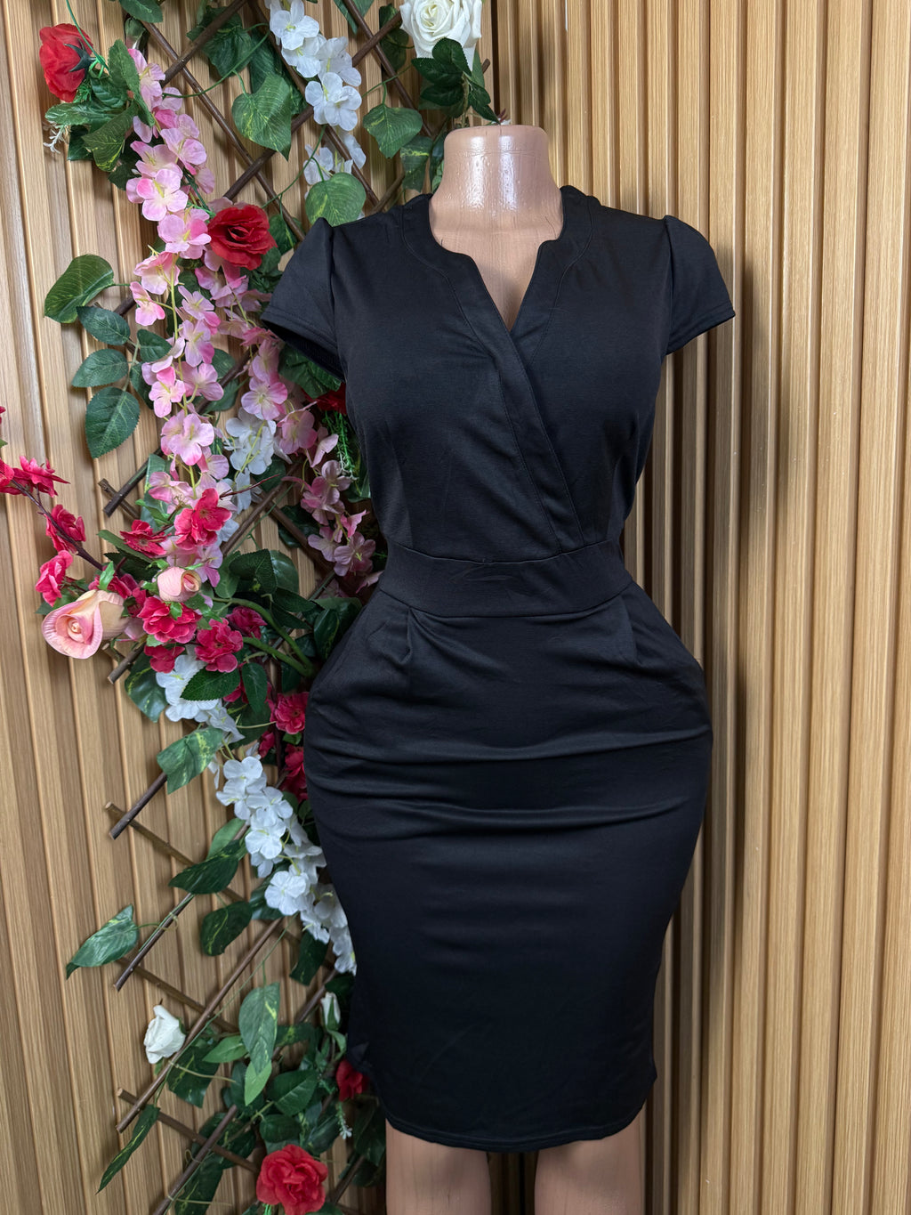 Robe moulante slim sans manches décollectée - Perluna Store