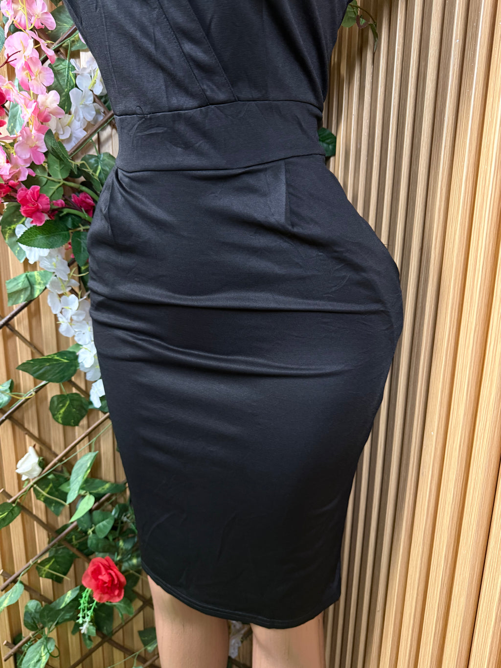 Robe moulante slim sans manches décollectée - Perluna Store