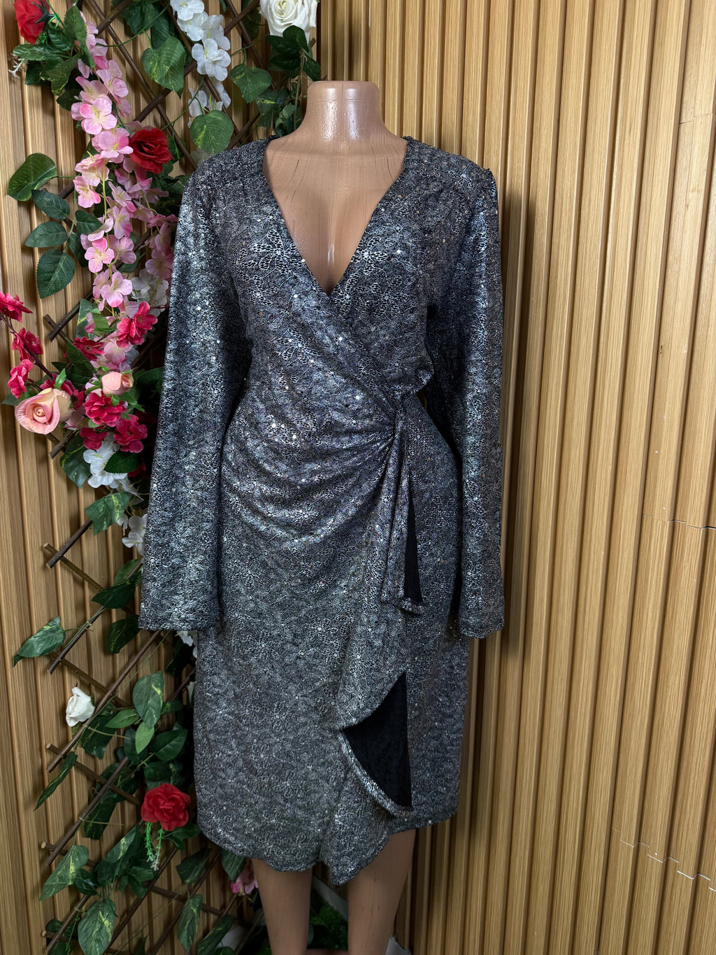 Robe droite manches longues décolléctée - Perluna Store