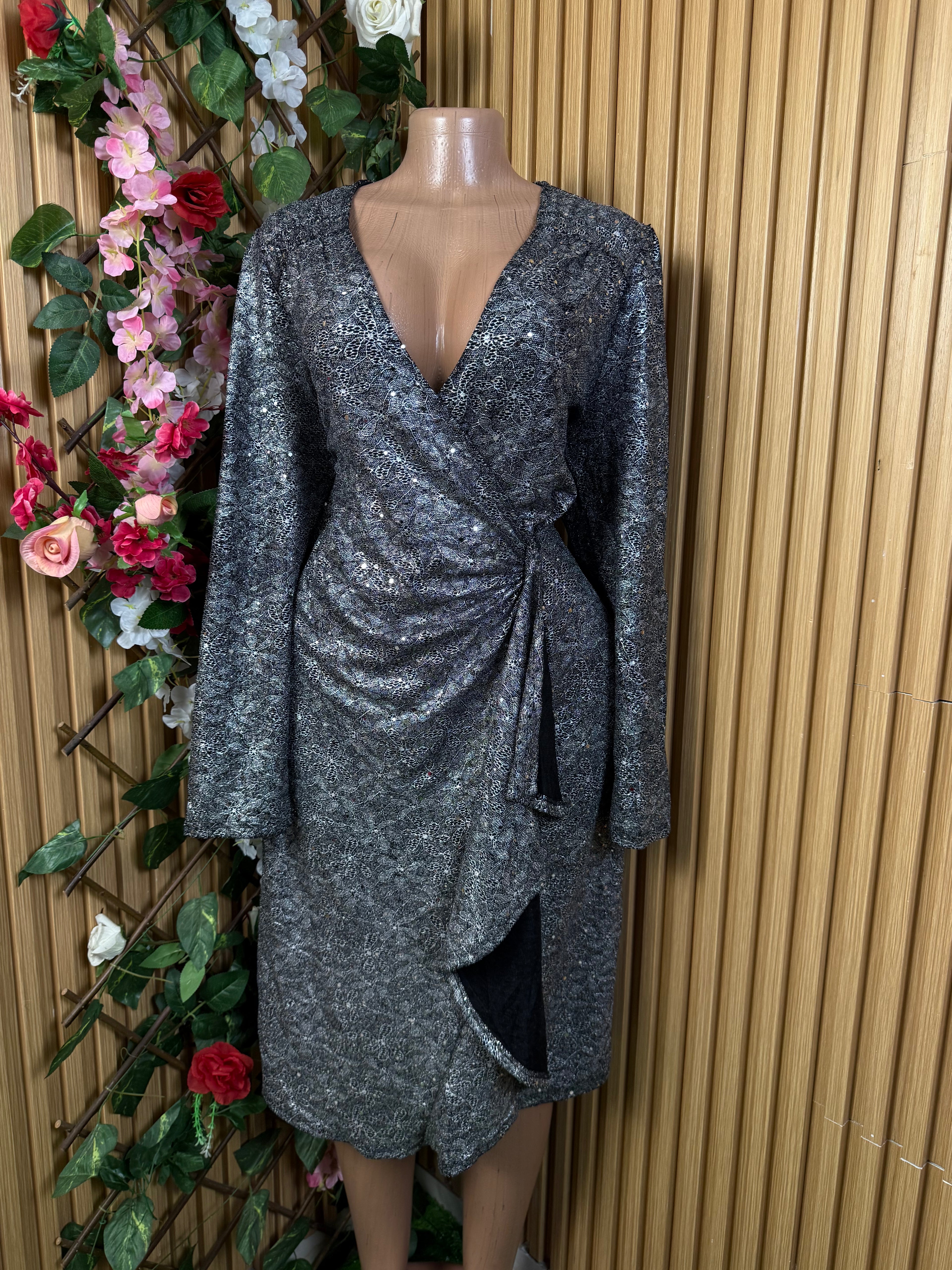 Robe droite manches longues décolléctée - Perluna Store