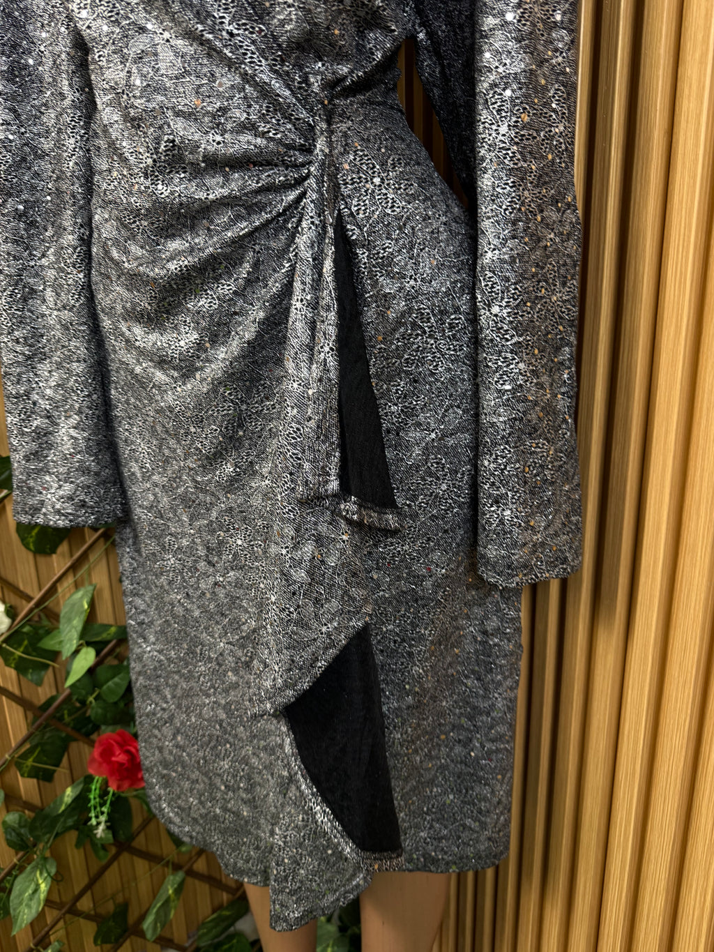 Robe droite manches longues décolléctée - Perluna Store