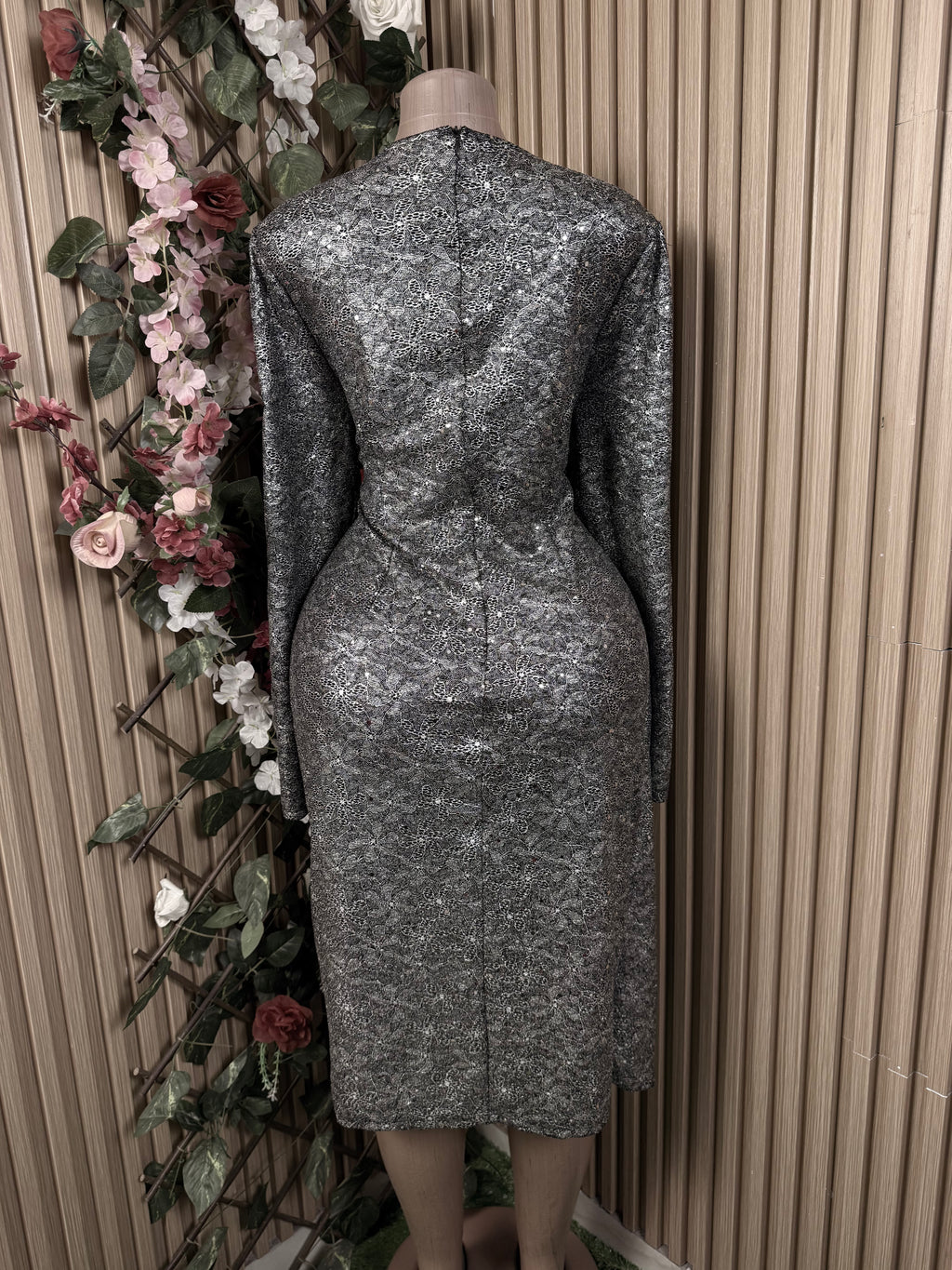 Robe droite manches longues décolléctée - Perluna Store