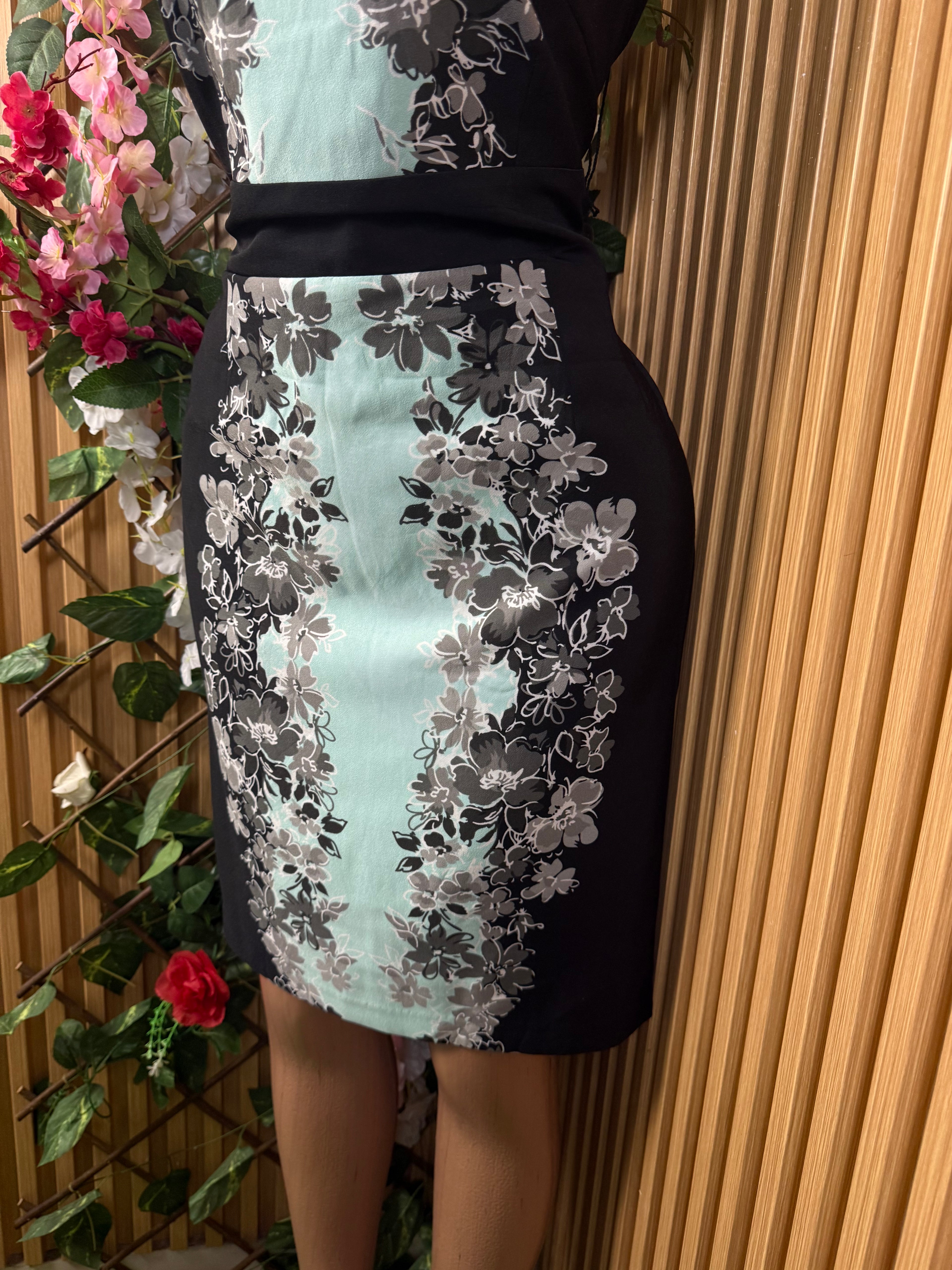 Robe droite sans manches ceintrée imprimée fleurie - Perluna Store