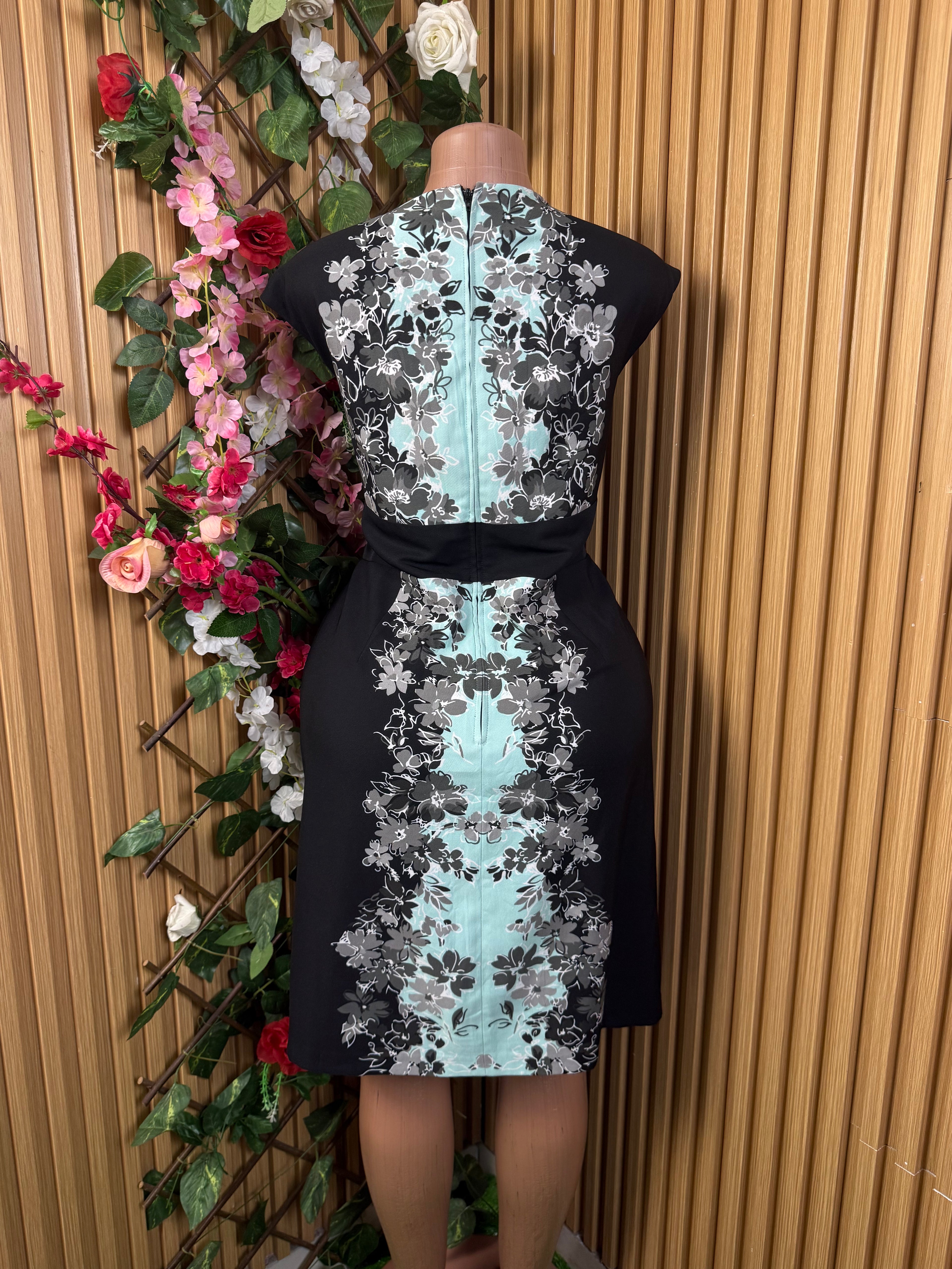 Robe droite sans manches ceintrée imprimée fleurie - Perluna Store