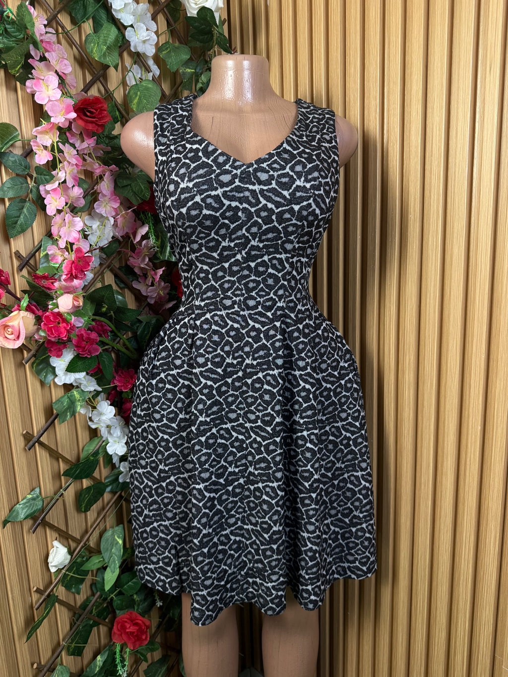 Robe évasée sans manche décollectée - Perluna Store