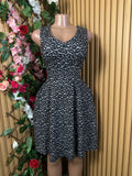 Robe évasée sans manche décollectée - Perluna Store