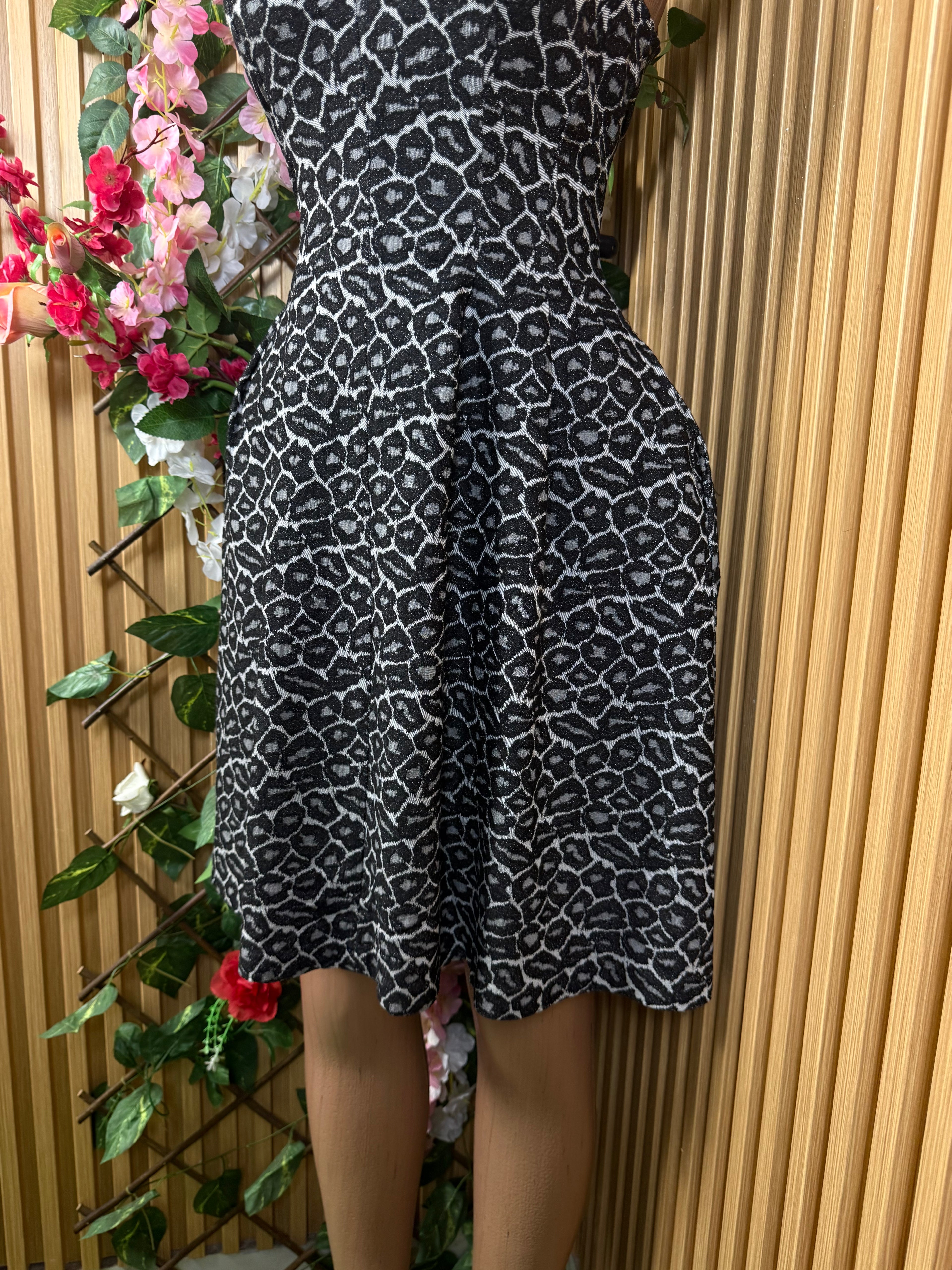 Robe évasée sans manche décollectée - Perluna Store