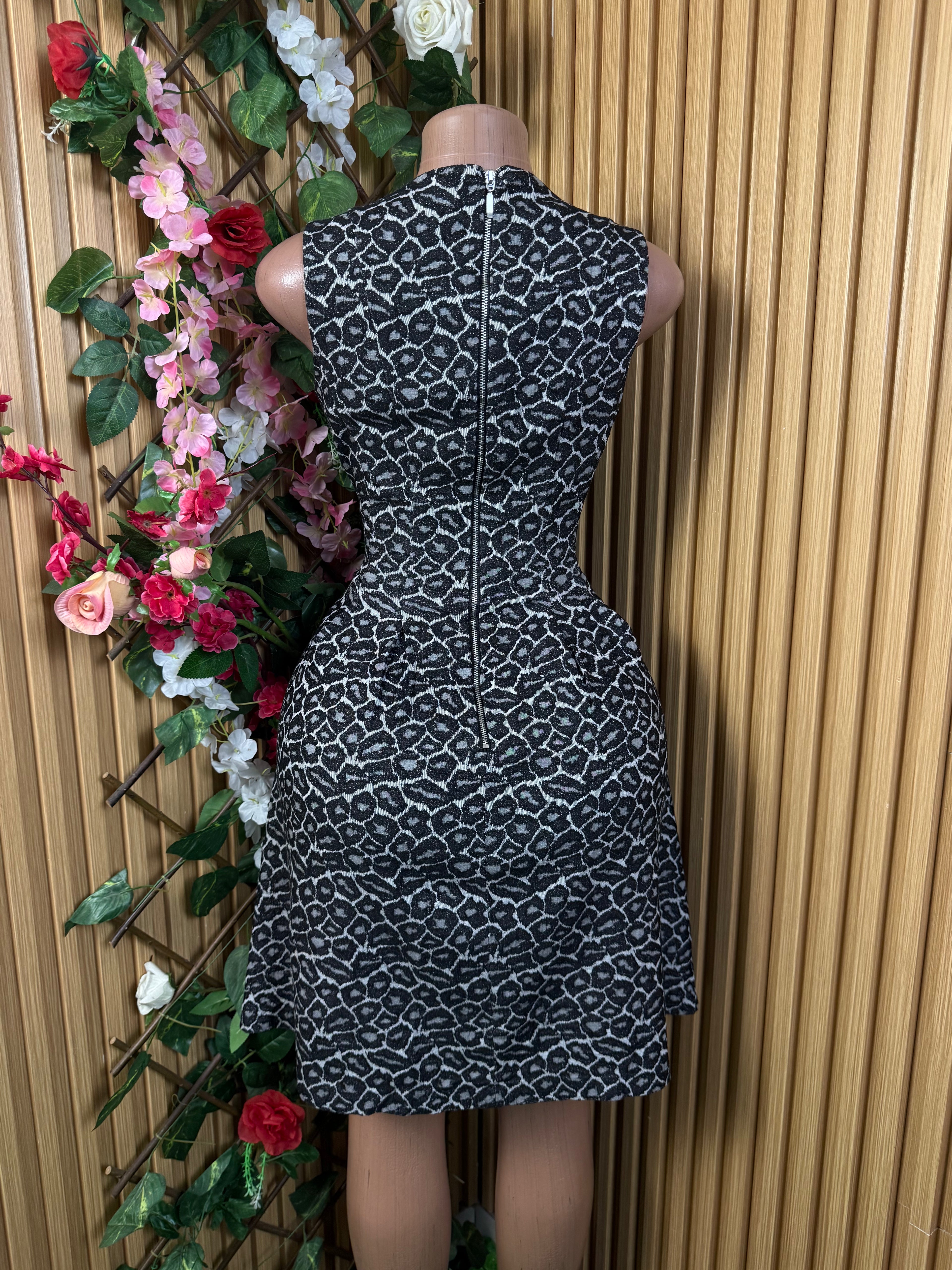 Robe évasée sans manche décollectée - Perluna Store
